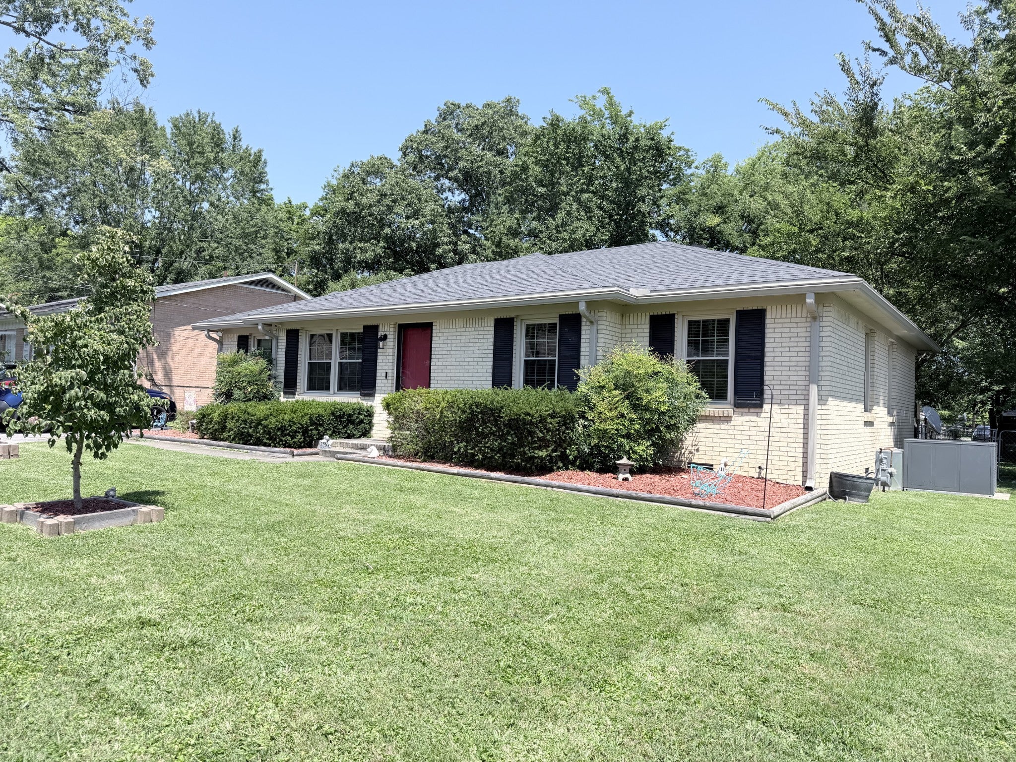 910 Springmont Dr