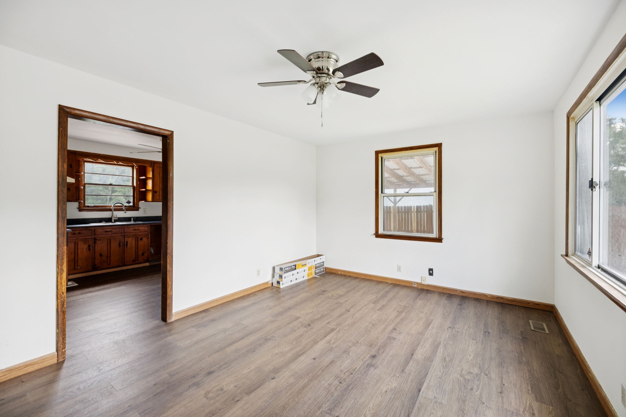 1421 Lakeview Rd