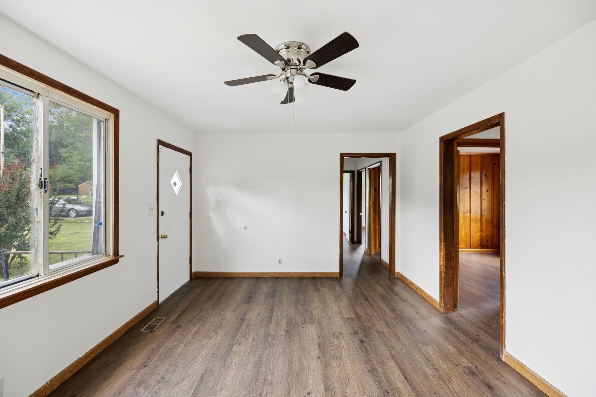 1421 Lakeview Rd