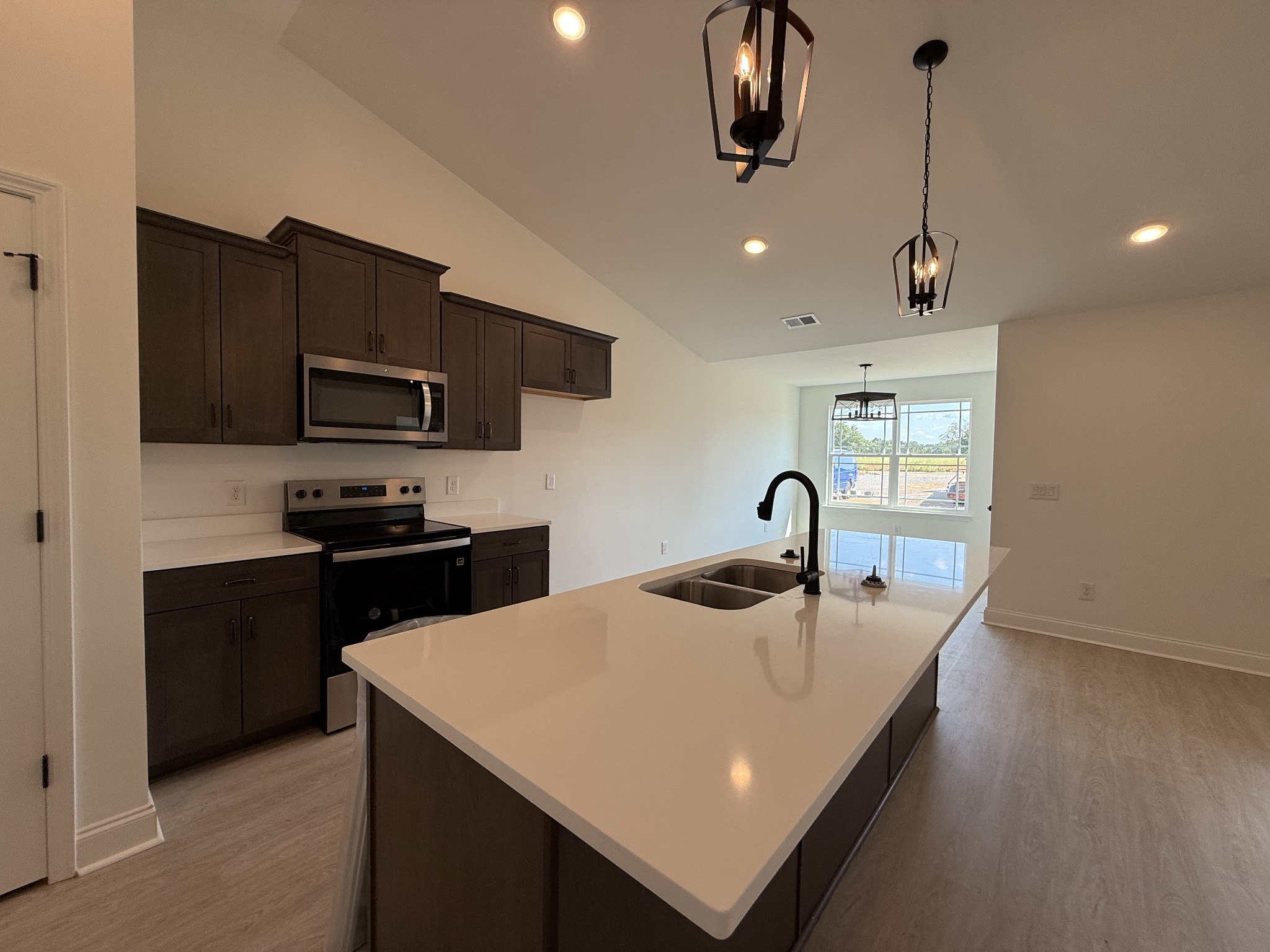1087 Javier Dr