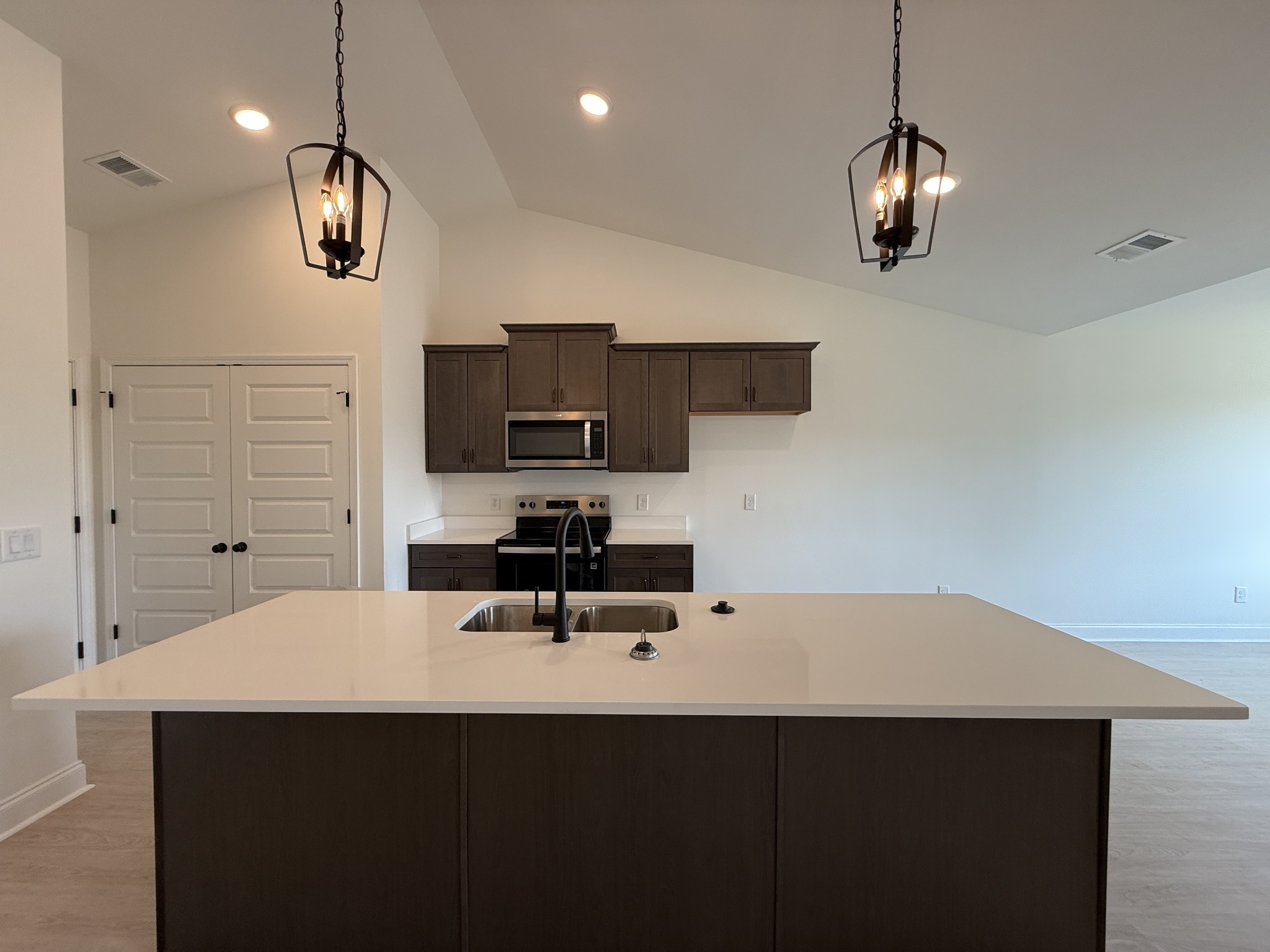 1087 Javier Dr