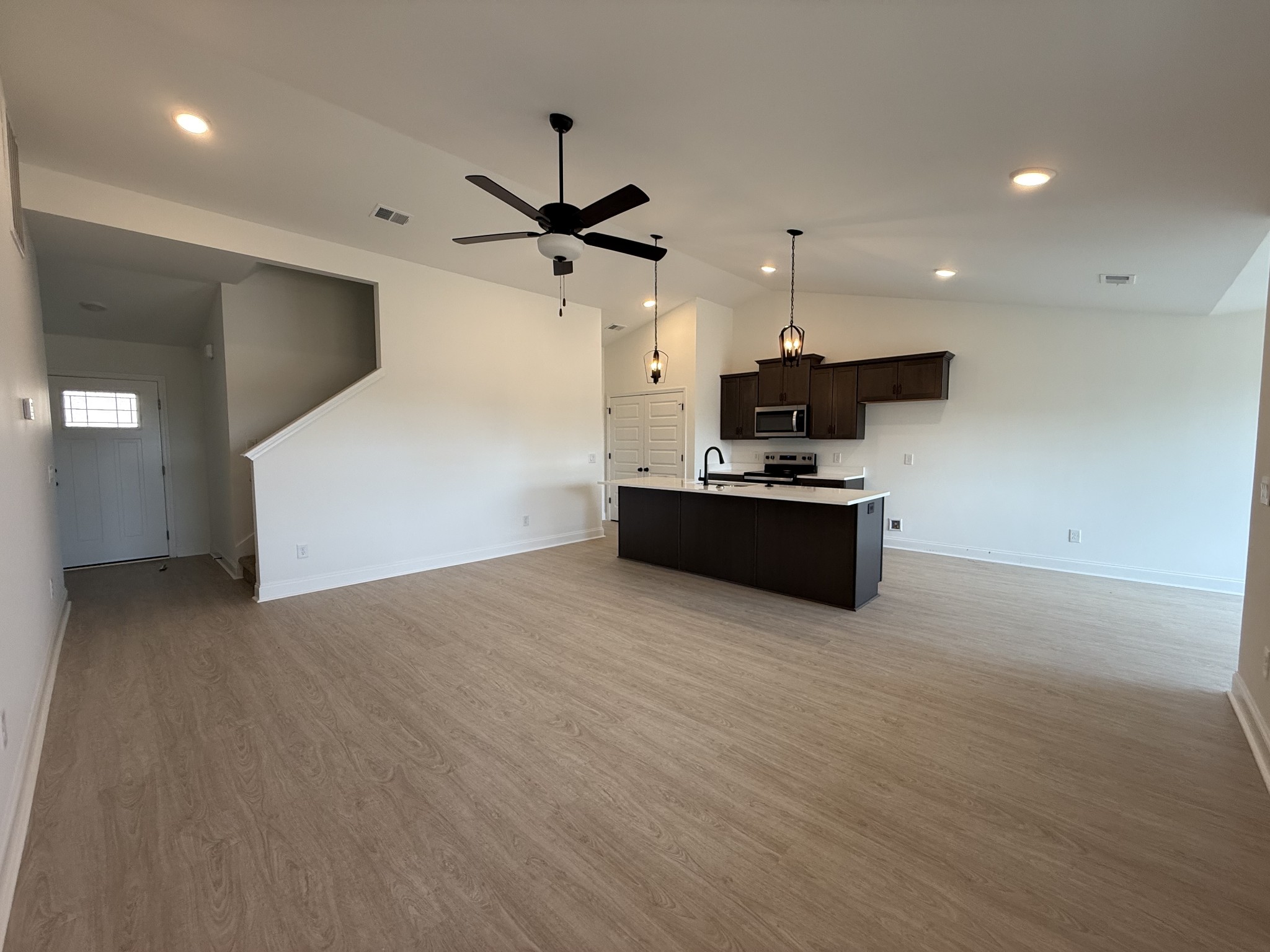 1087 Javier Dr