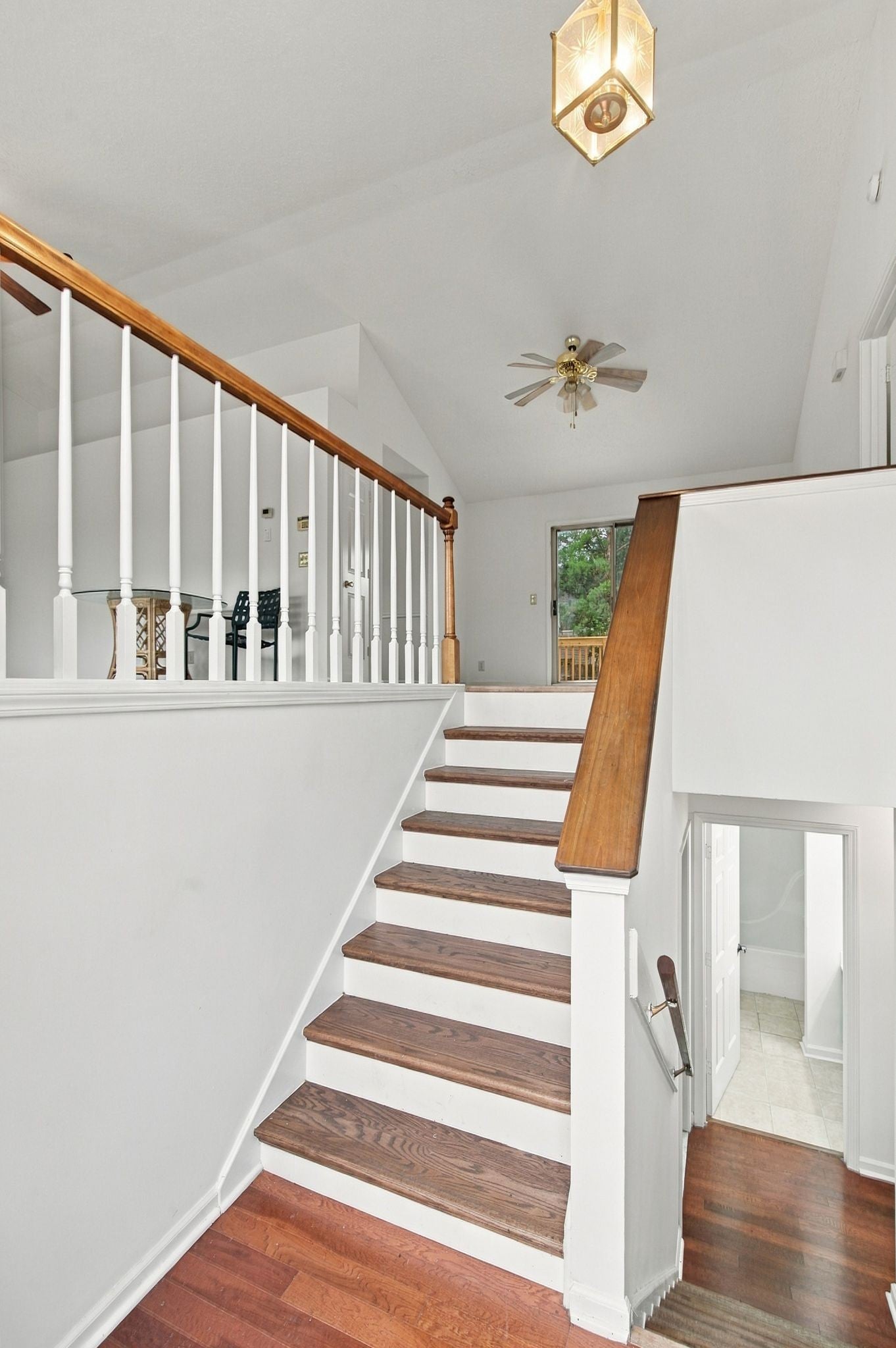 3-bed home for sale in Antioch, TN 37013, 1109 Burlingame Ct Entry staircase with wood treads, white balusters, a wood handrail and a vaulted ceiling with a ceiling fan