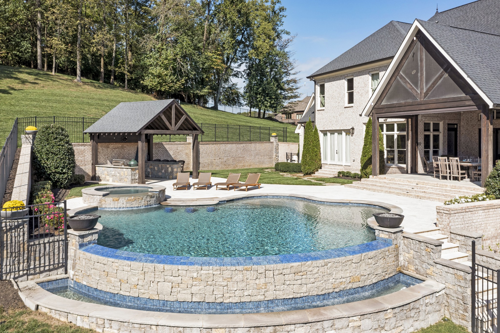 700 Pendragon Ct