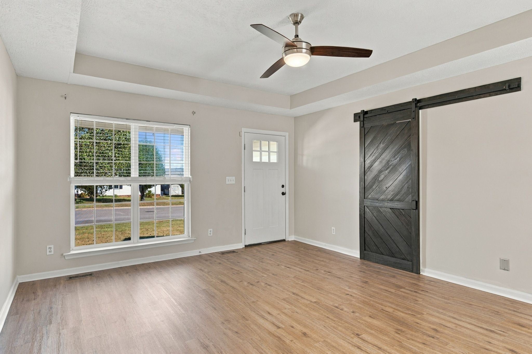2414 Lismore Dr