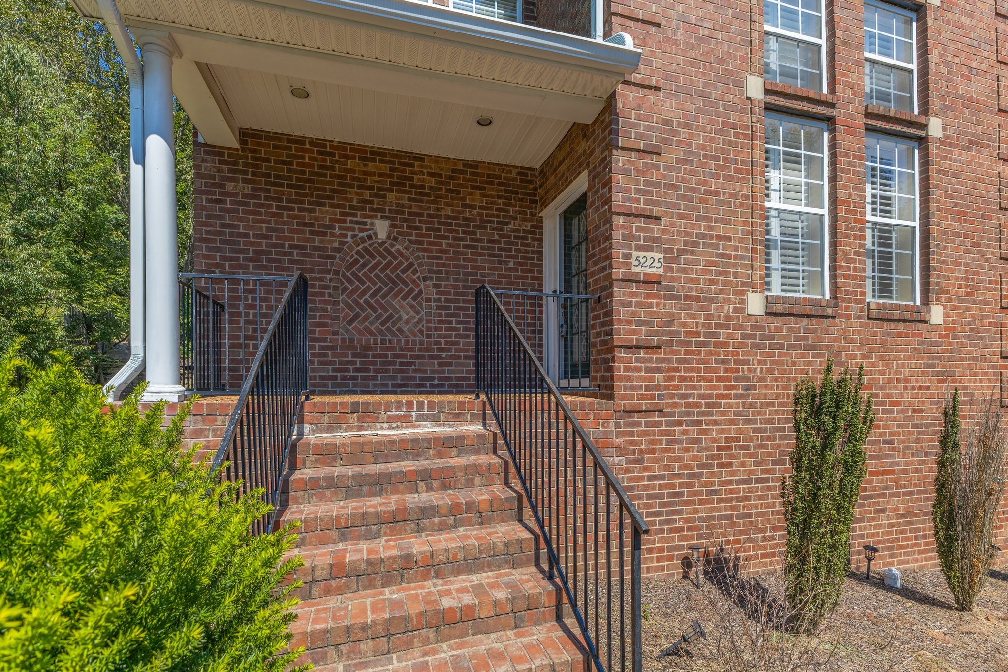 5225 Whispering Valley Dr