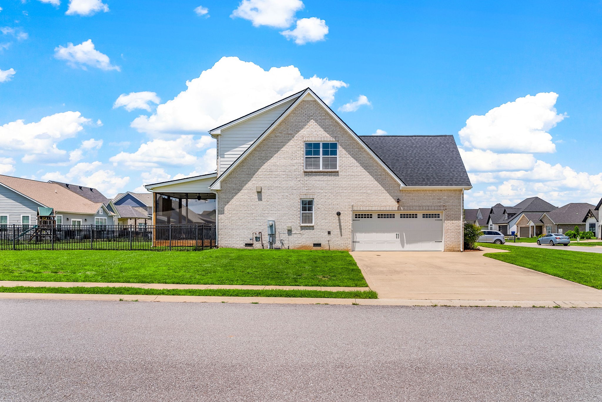 814 Ella Ln