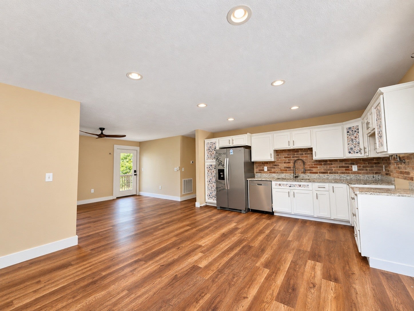1210 Emerald Waters Dr