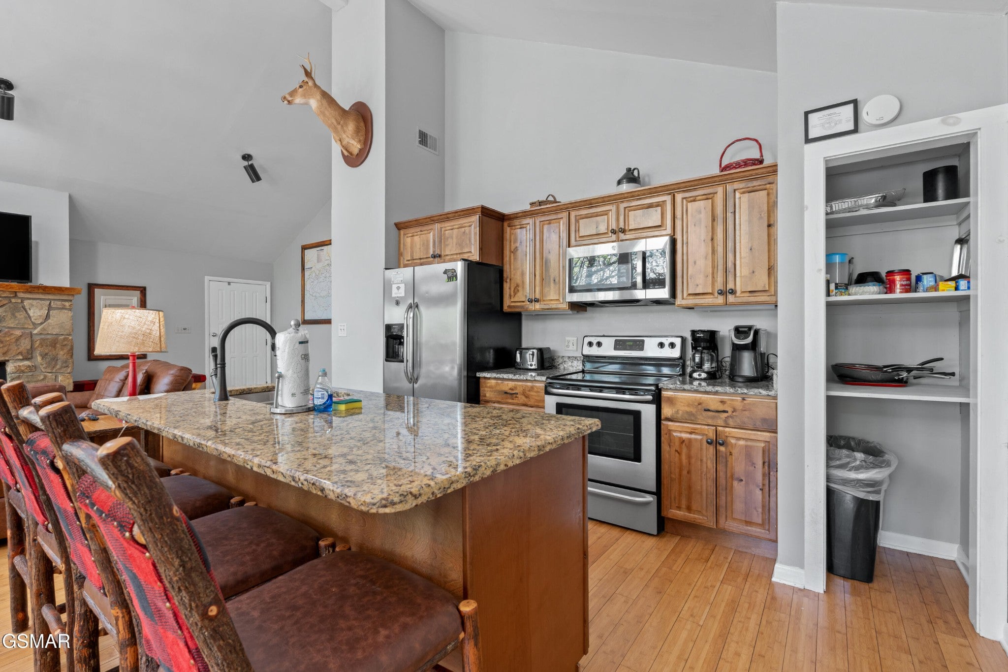 913 Echo Place
