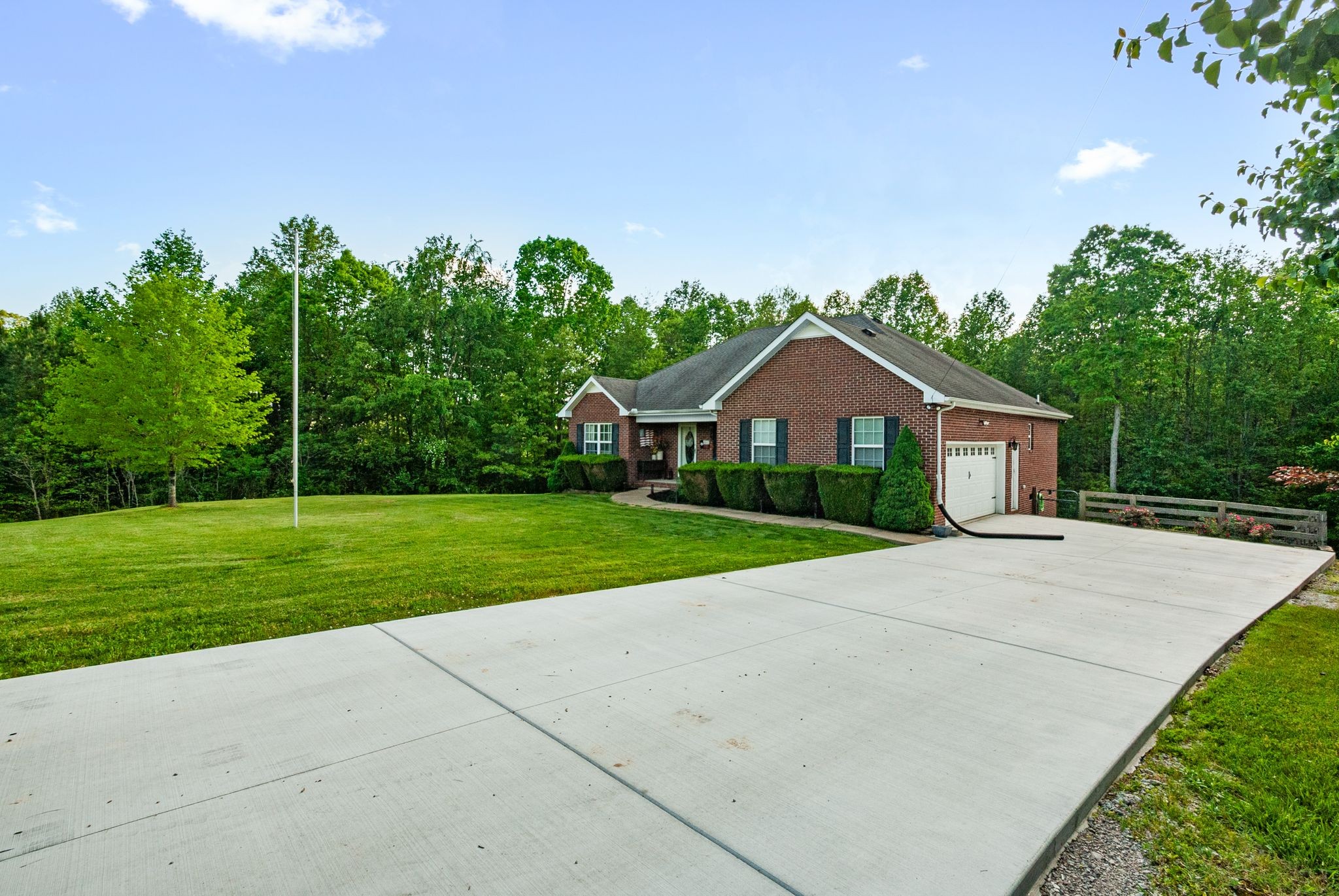 204 Commanche Dr