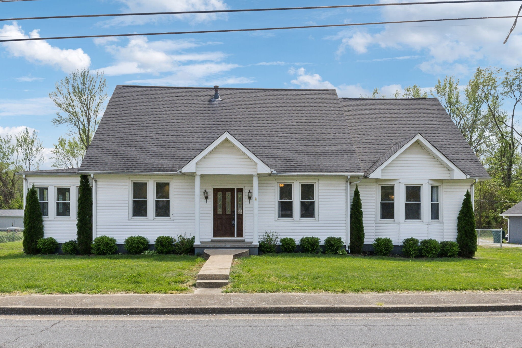 1006 E Main St