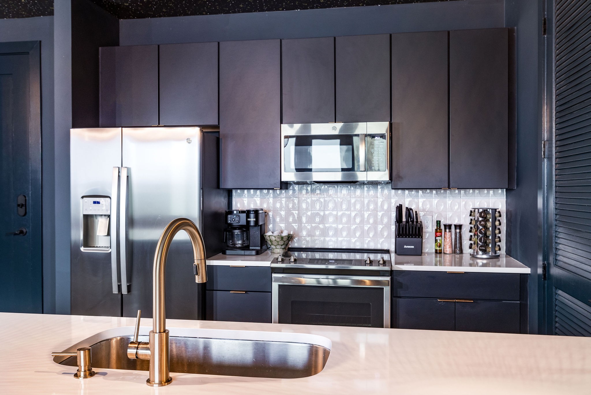 245 Hermitage Ave 406