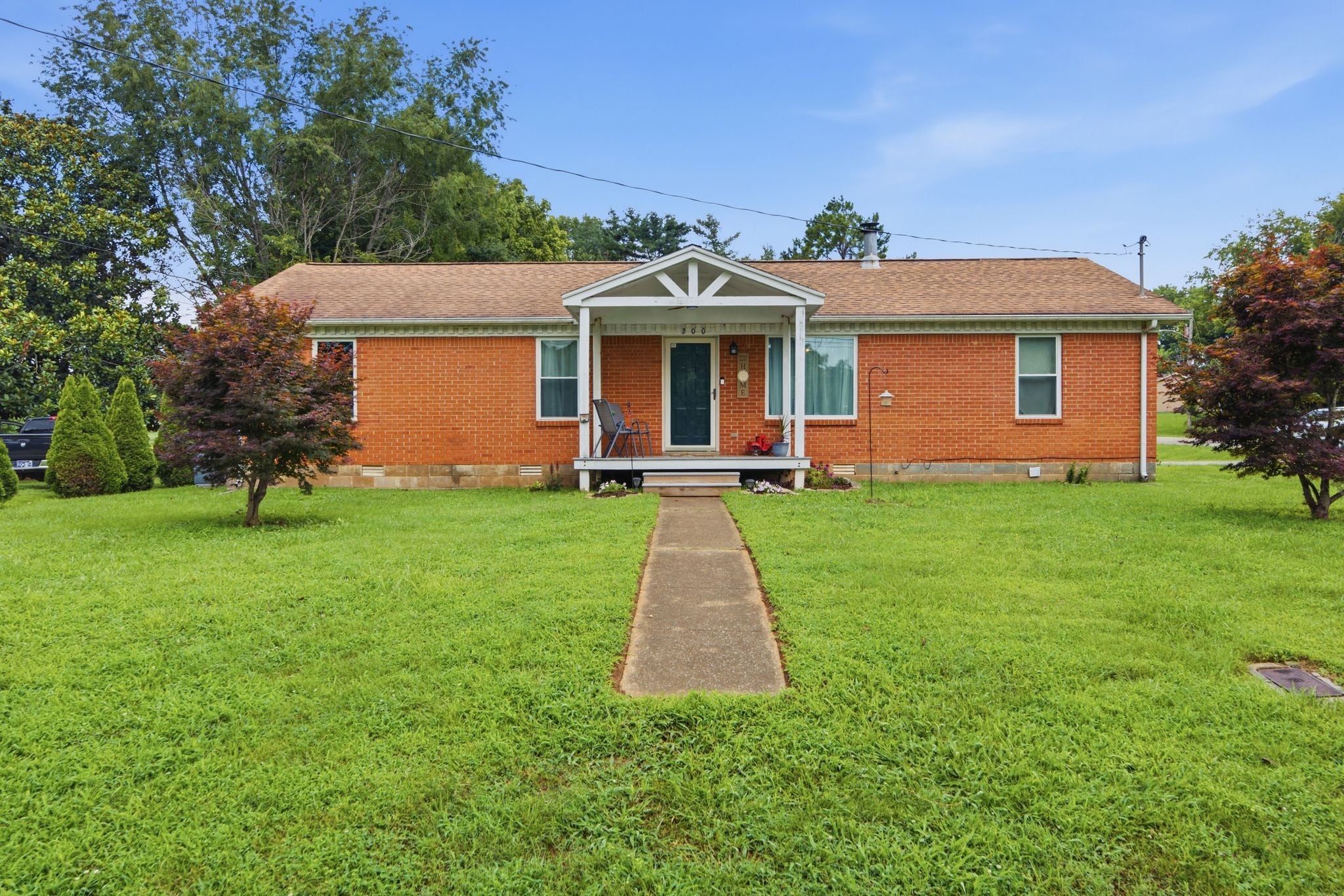 Photo 1 of 27 — 200 Davis Dr, Columbia, TN 38401