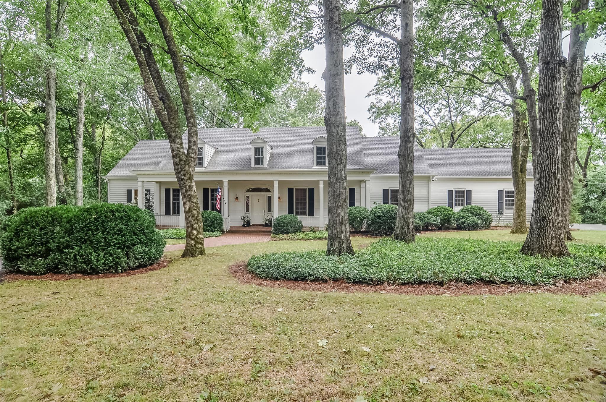 Photo 1 of 30 — 523 Belle Meade Boulevard, Nashville, TN 37205