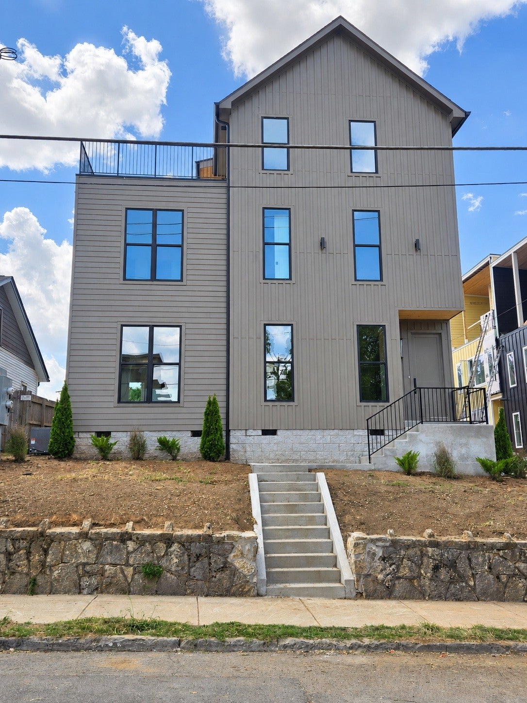 4-bed condo for sale in Nashville, TN 37206, 108a N 9th St 108a N 9th St, Nashville TN 37206 4-bed condo, photo 1 of 48