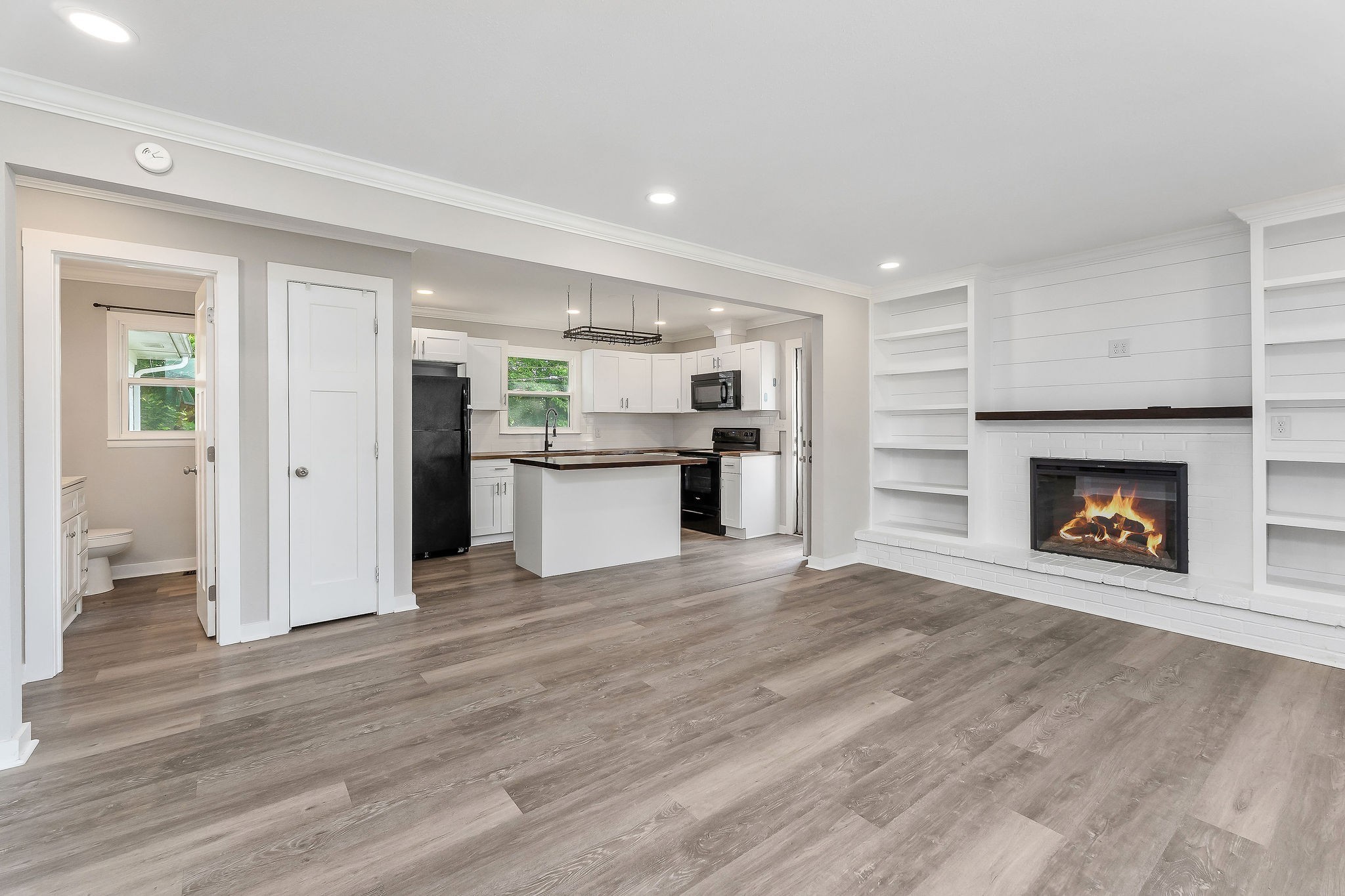 116 S Bright Hill St