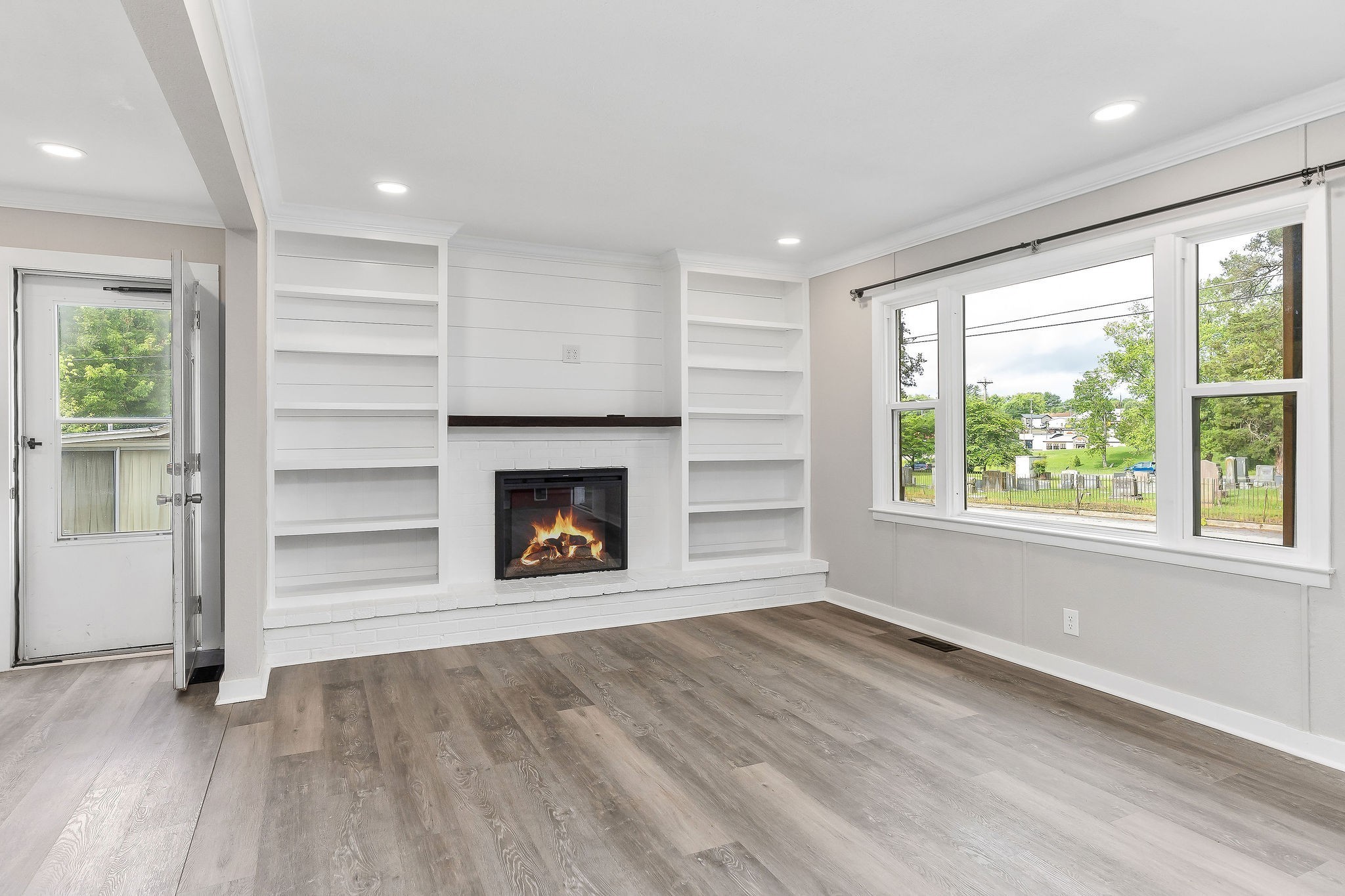 116 S Bright Hill St