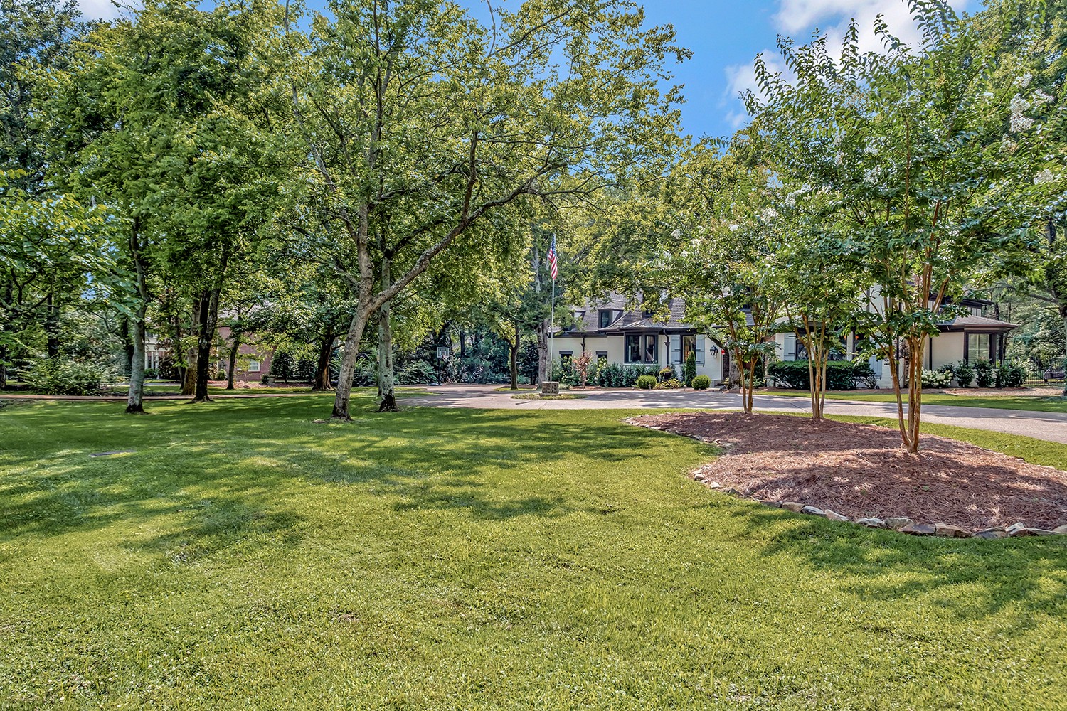 709 Lynnwood Blvd