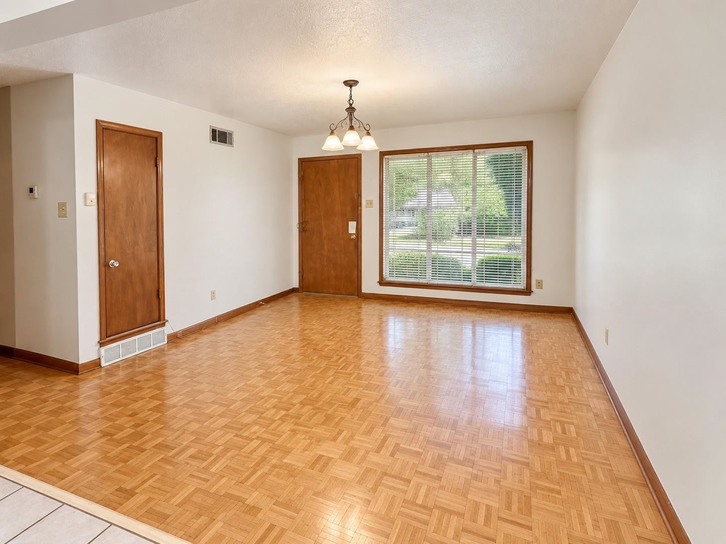 417 CHARTER AVE