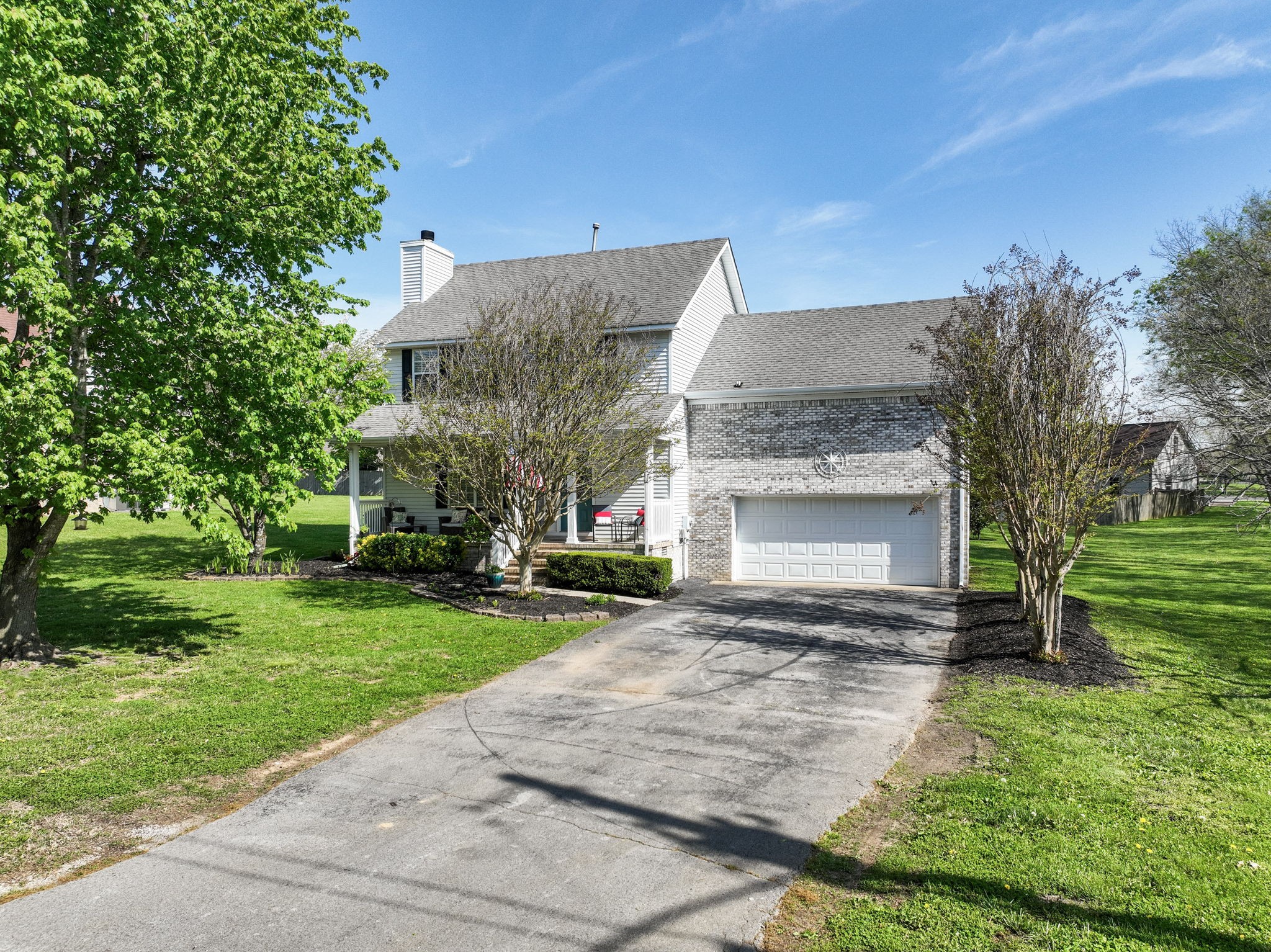 2710 Douglas Ln