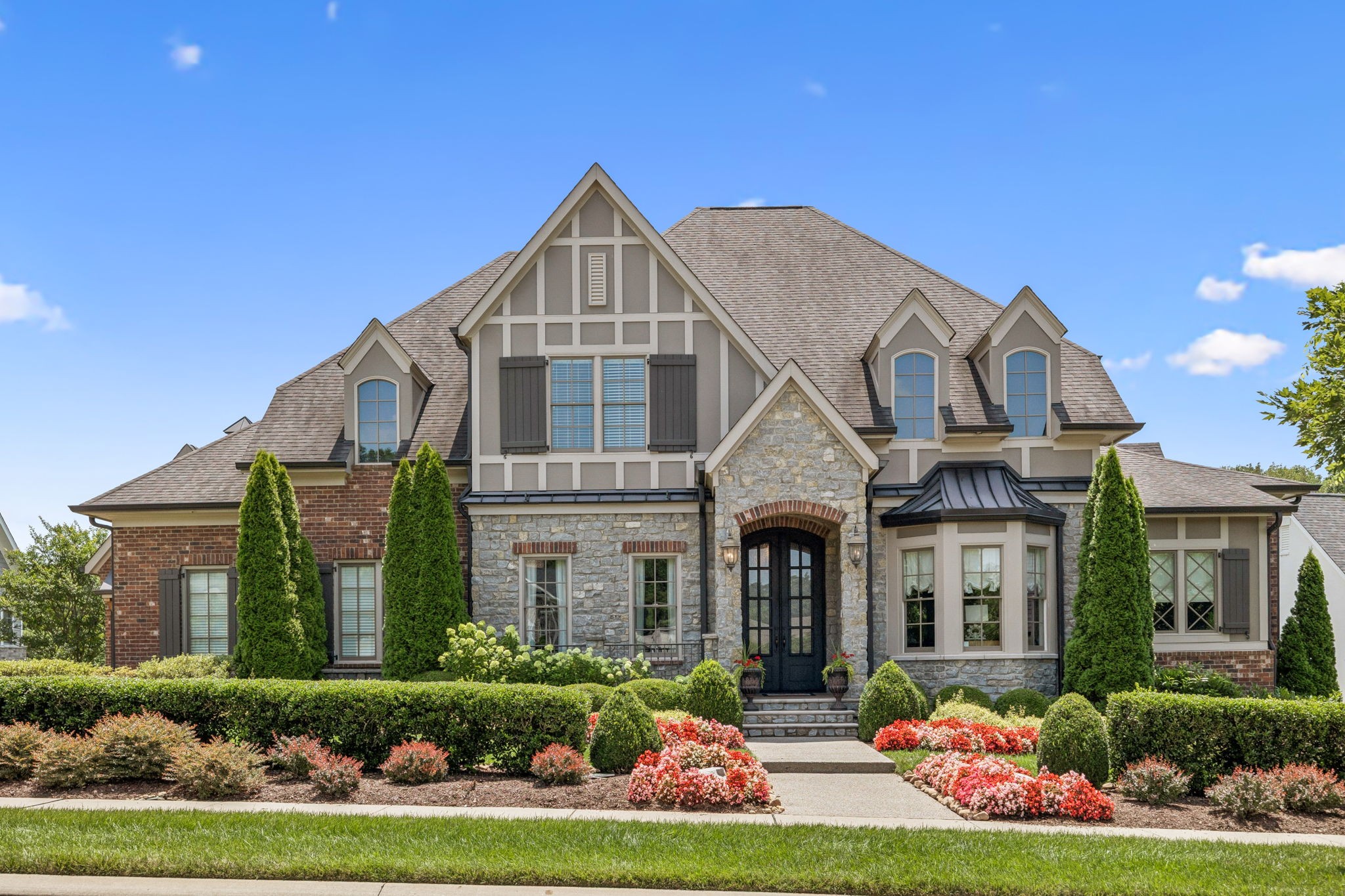 8704 Wolfsbane Ln