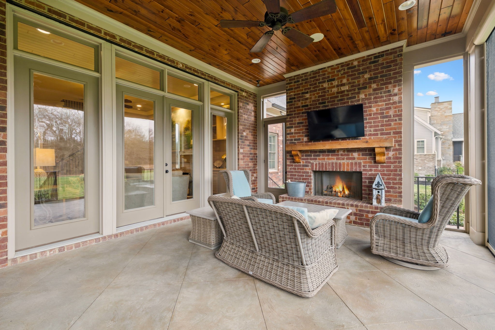 8704 Wolfsbane Ln