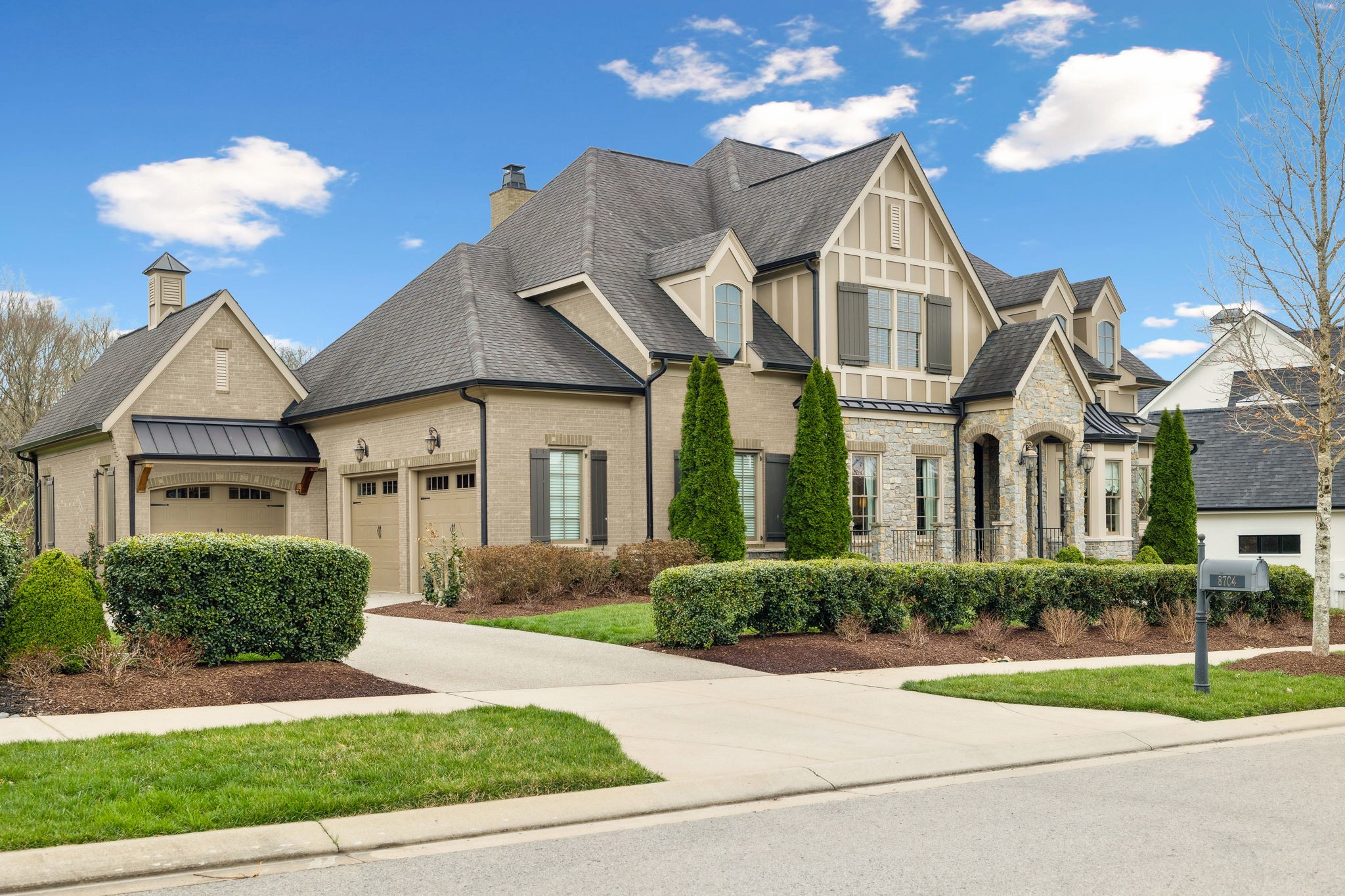8704 Wolfsbane Ln