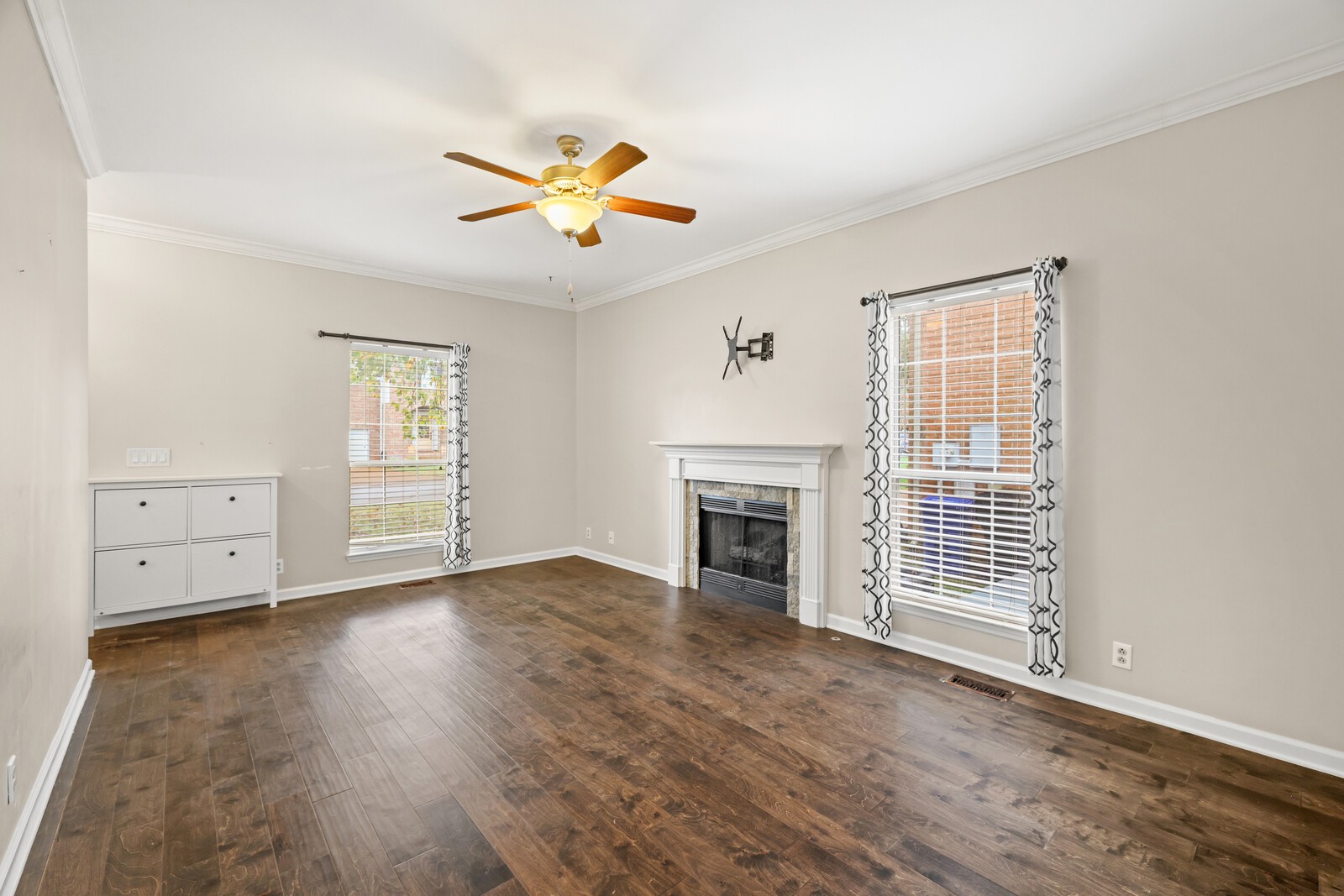 617 Independence Dr E