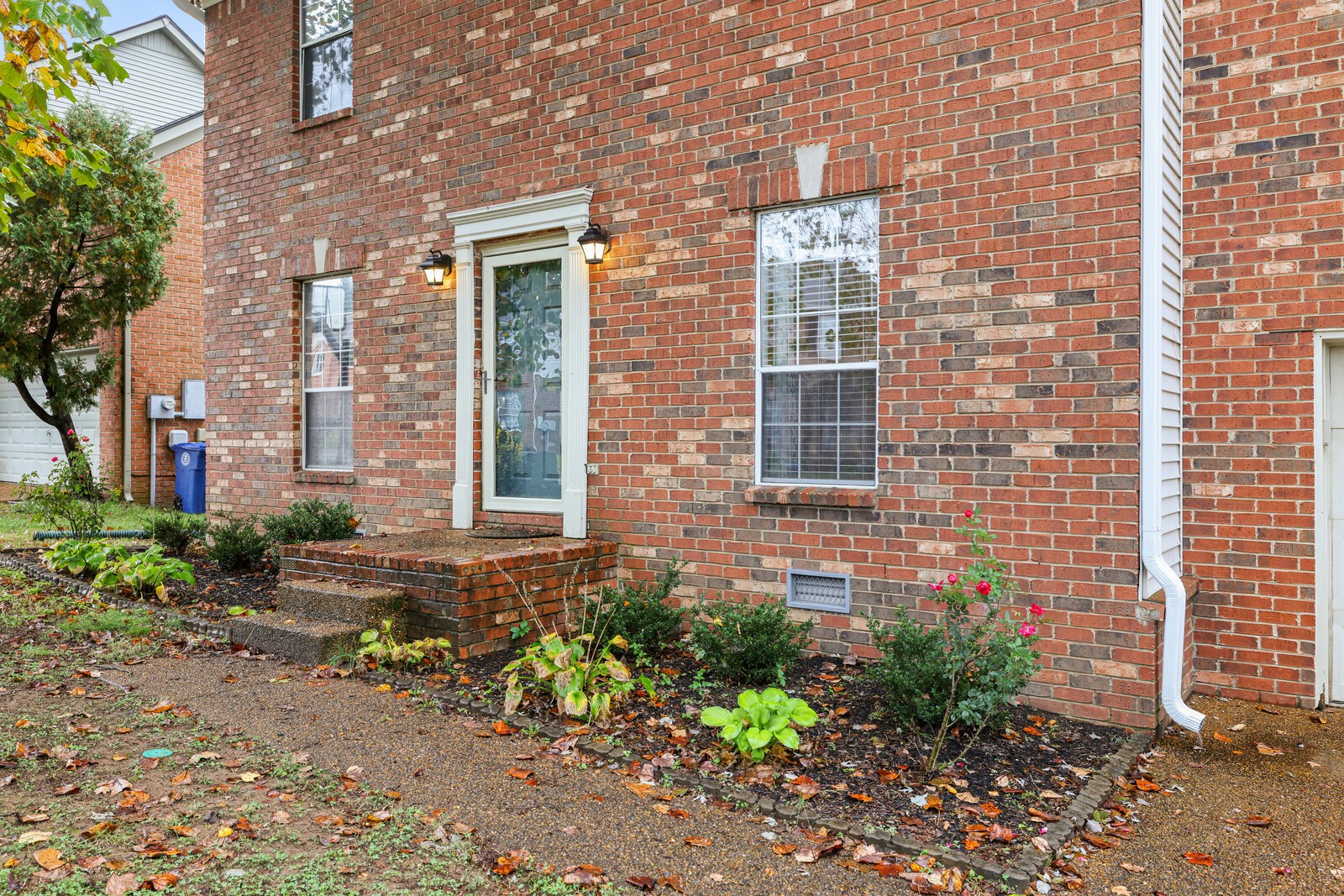 617 Independence Dr E