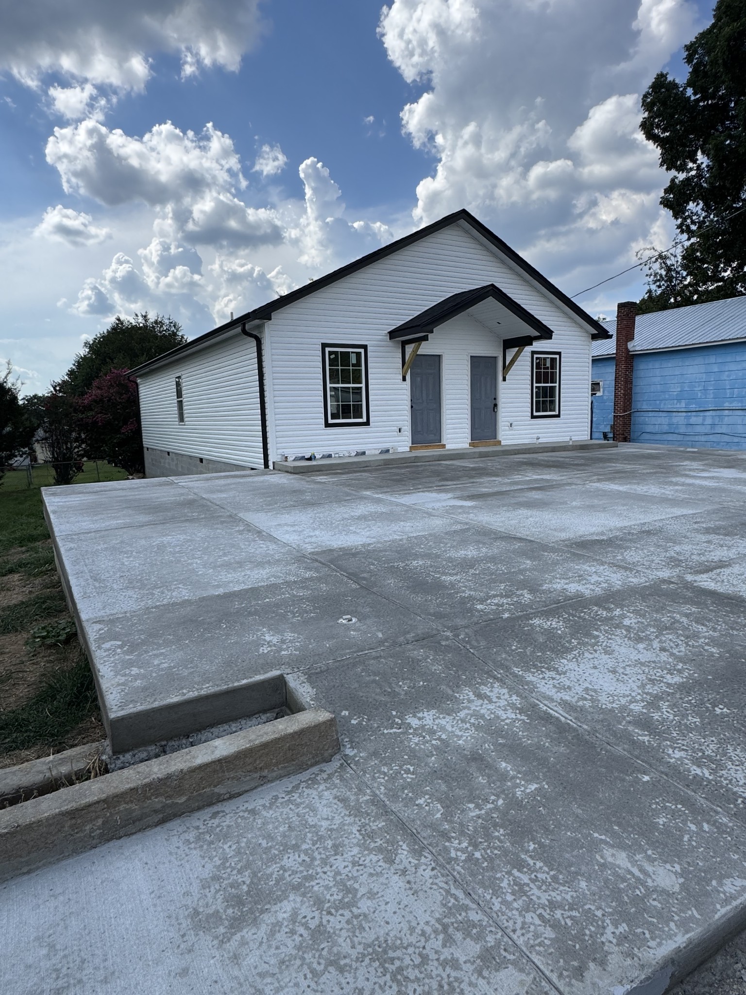 209 Colonial St