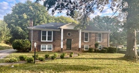 2503 Independence Dr Clarksville TN 37043