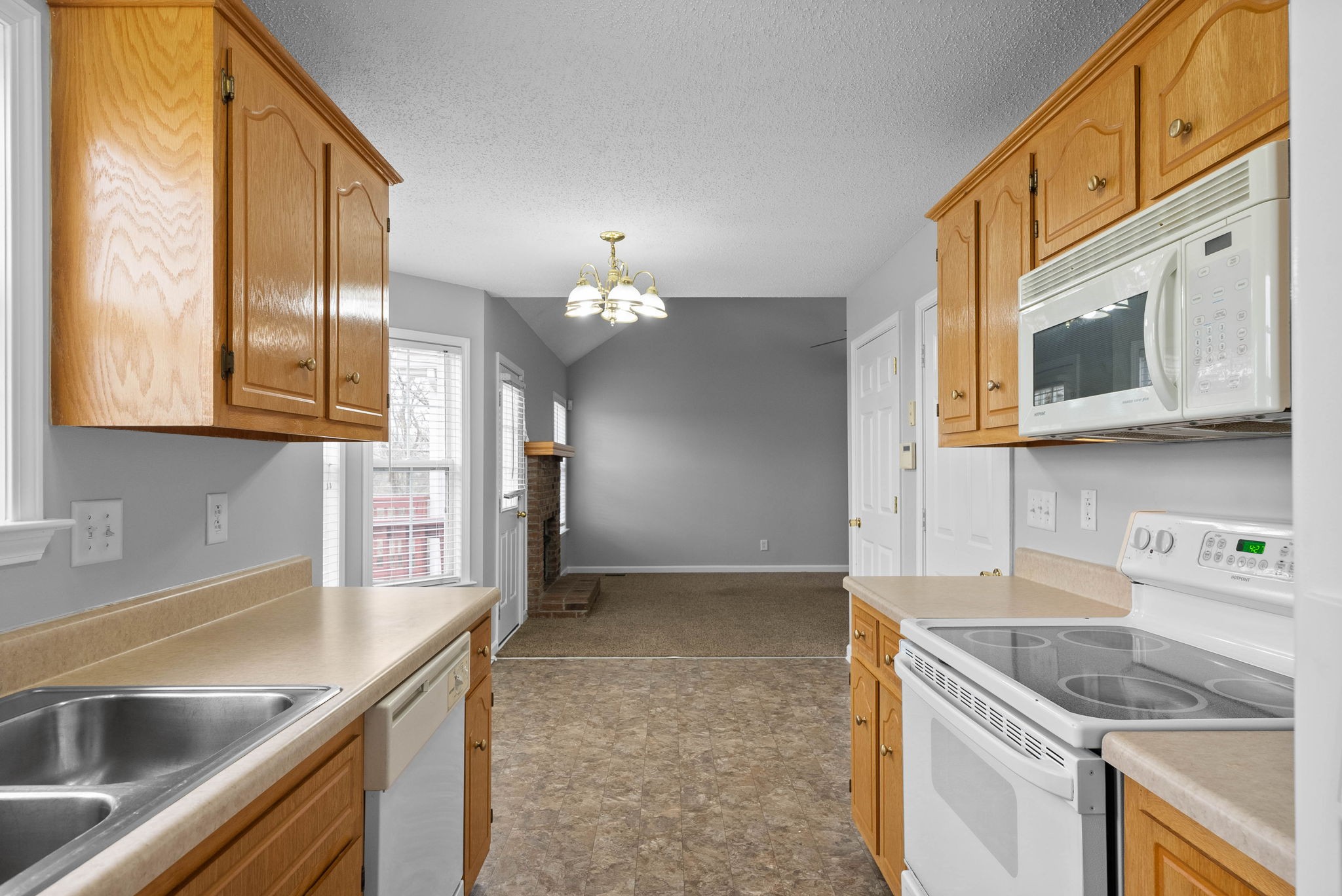 Clarksville, Tennessee 37040, United States, 3 Bedrooms Bedrooms, ,2 BathroomsBathrooms,Residential,Active,107233