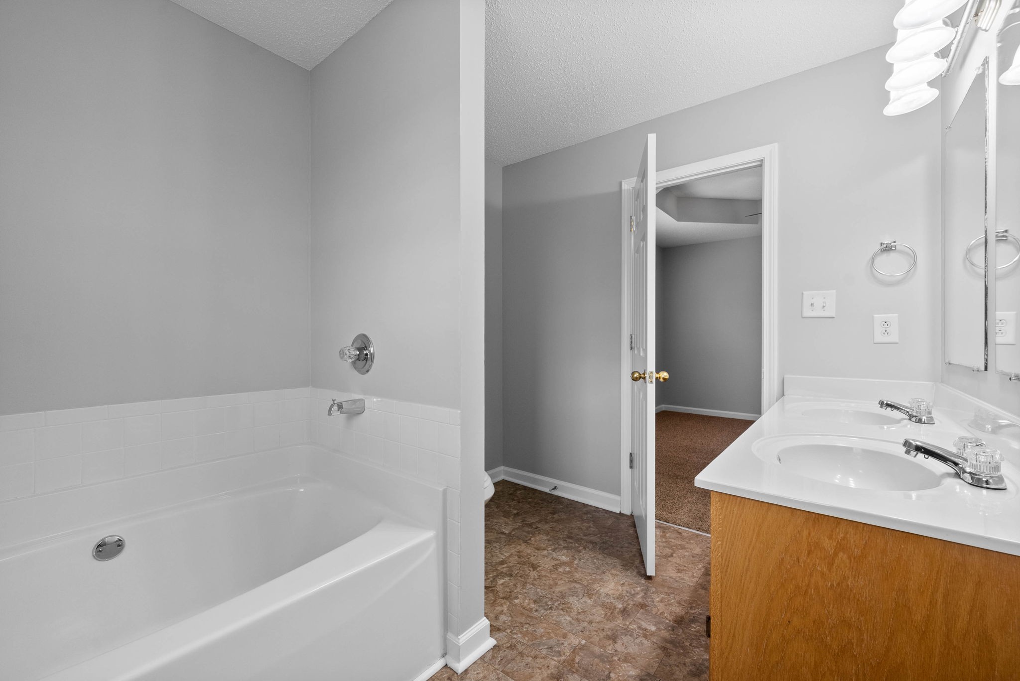 Clarksville, Tennessee 37040, United States, 3 Bedrooms Bedrooms, ,2 BathroomsBathrooms,Residential,Active,107233