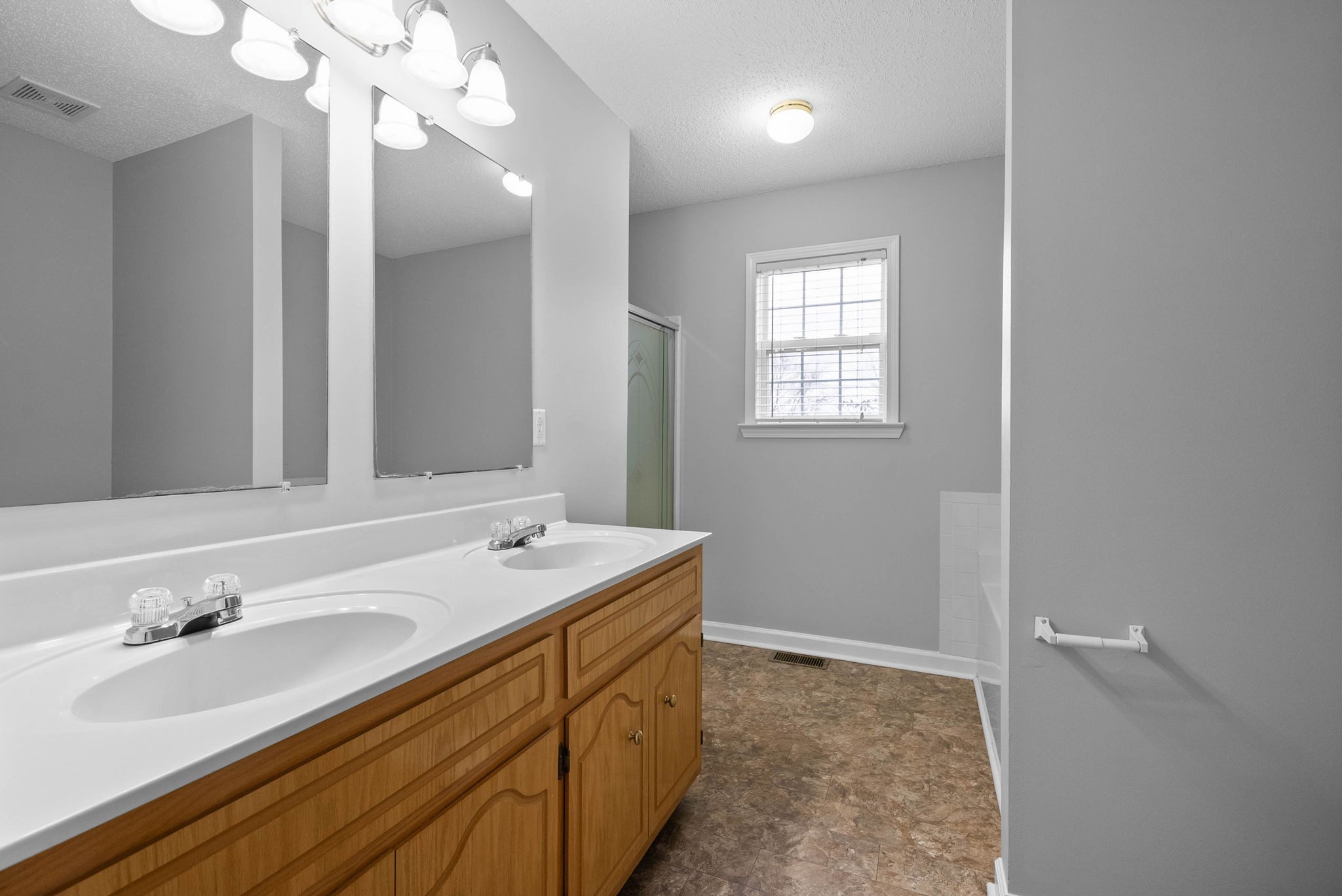 Clarksville, Tennessee 37040, United States, 3 Bedrooms Bedrooms, ,2 BathroomsBathrooms,Residential,Active,107233