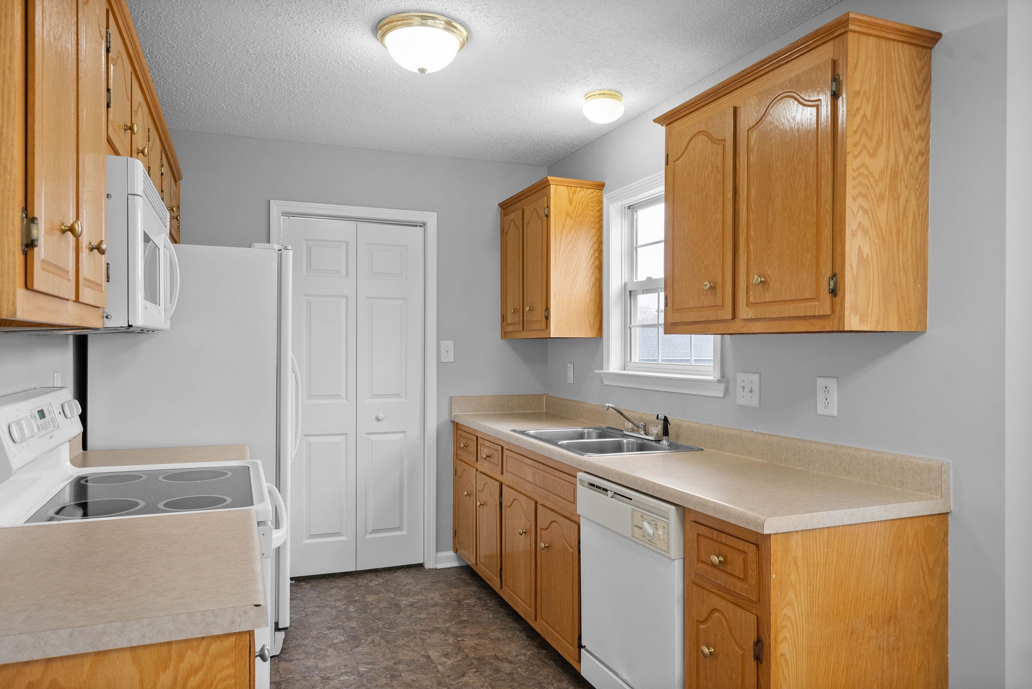 Clarksville, Tennessee 37040, United States, 3 Bedrooms Bedrooms, ,2 BathroomsBathrooms,Residential,Active,107233