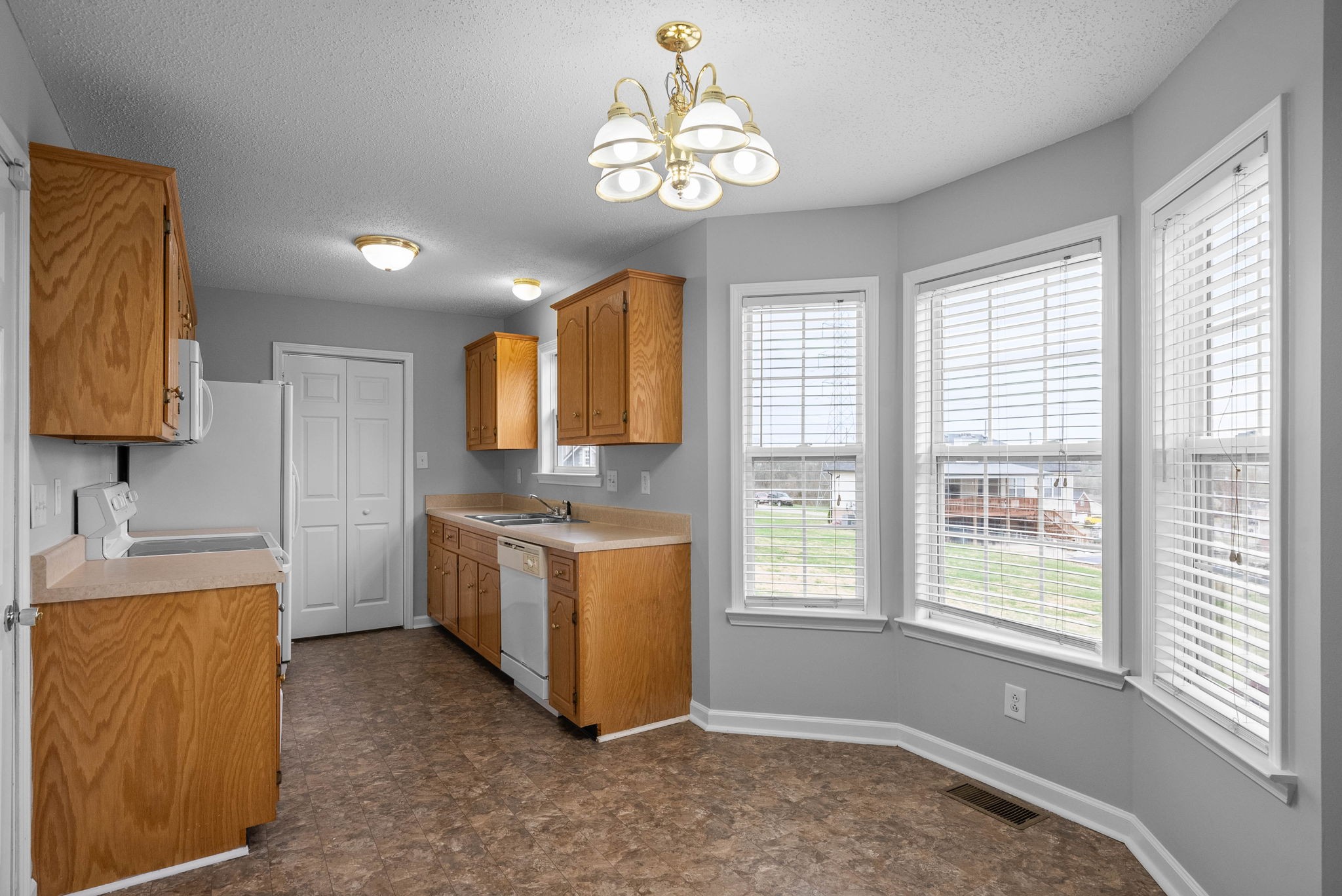 Clarksville, Tennessee 37040, United States, 3 Bedrooms Bedrooms, ,2 BathroomsBathrooms,Residential,Active,107233