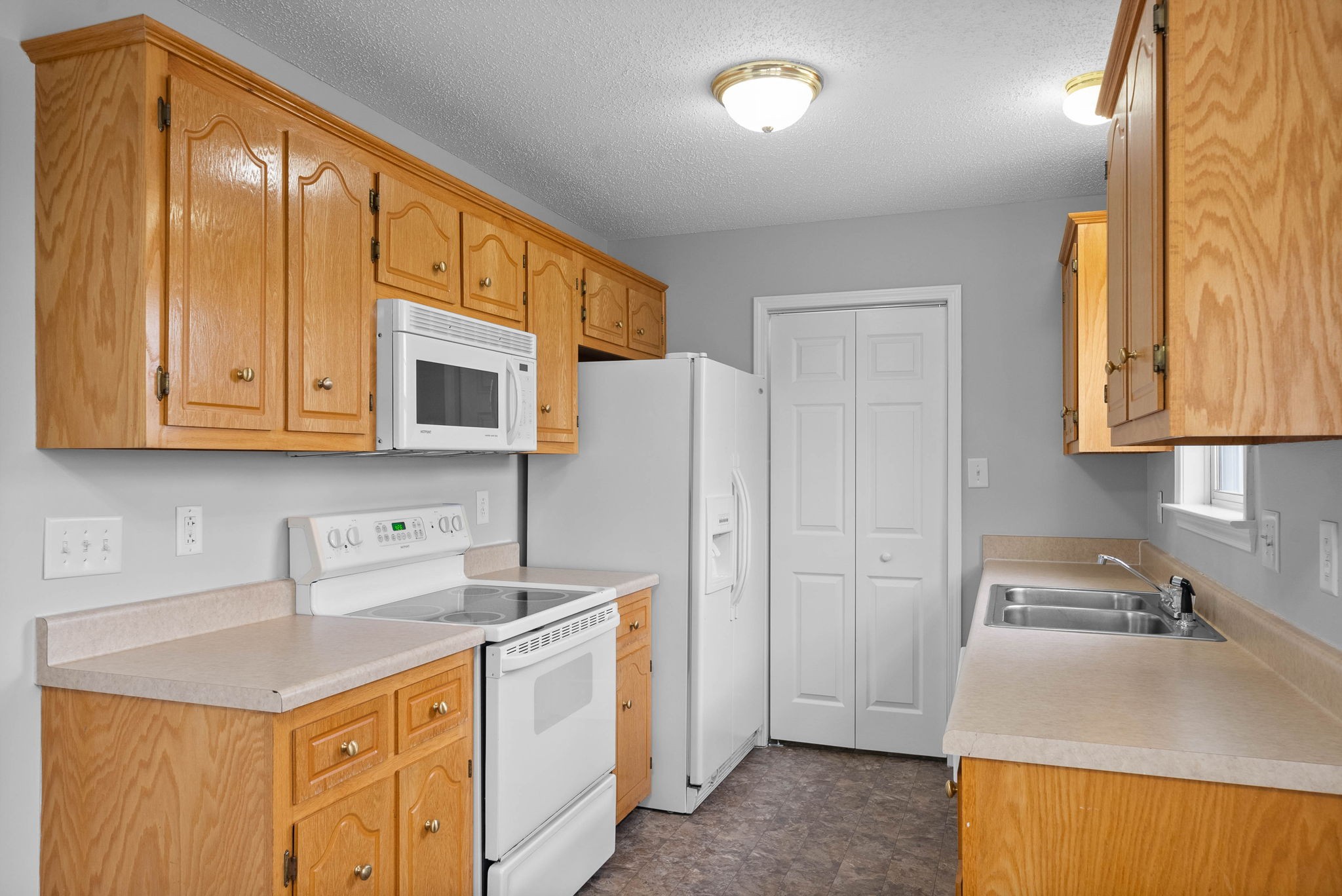 Clarksville, Tennessee 37040, United States, 3 Bedrooms Bedrooms, ,2 BathroomsBathrooms,Residential,Active,107233