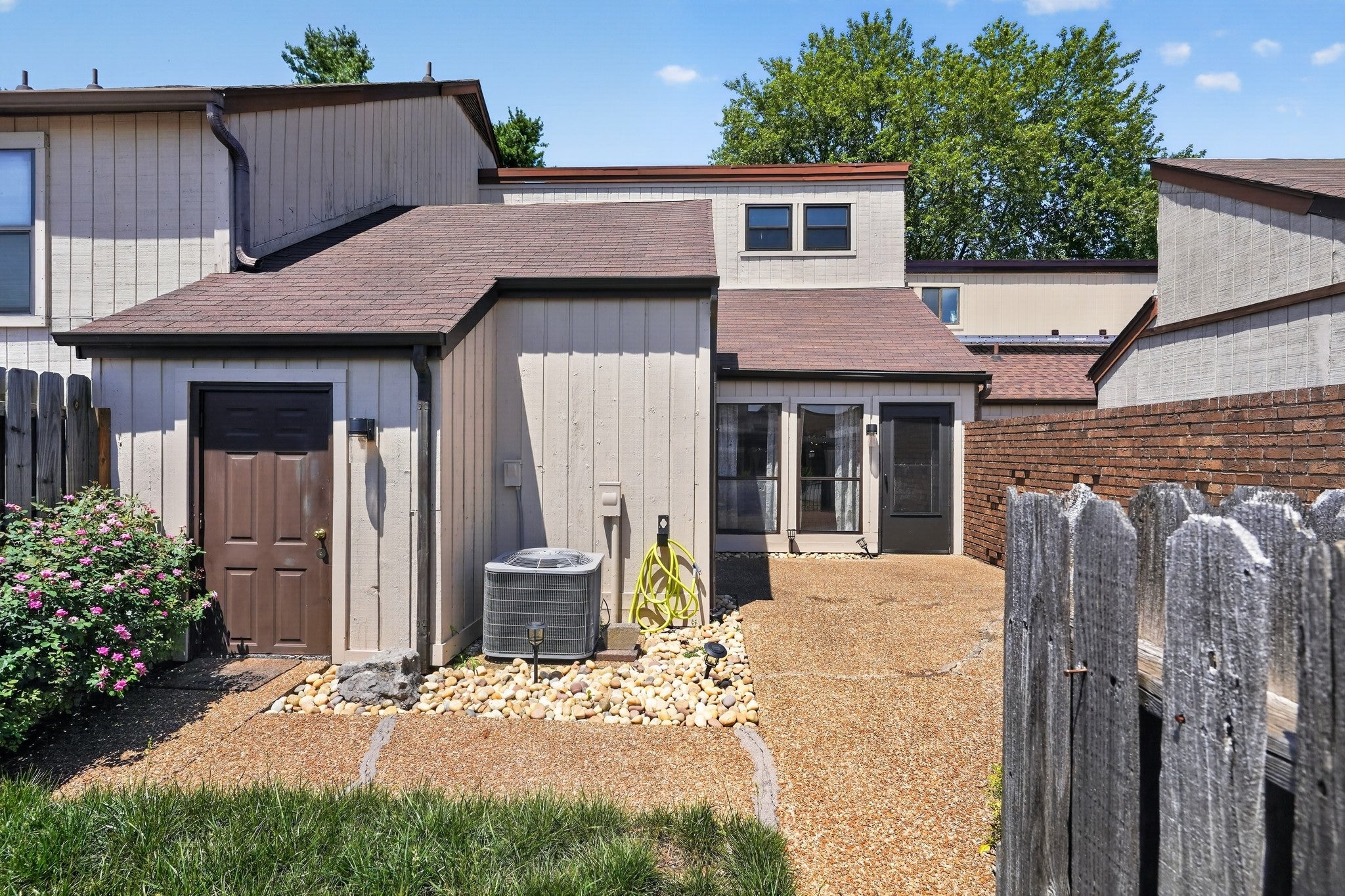 906 Old Fountain Pl