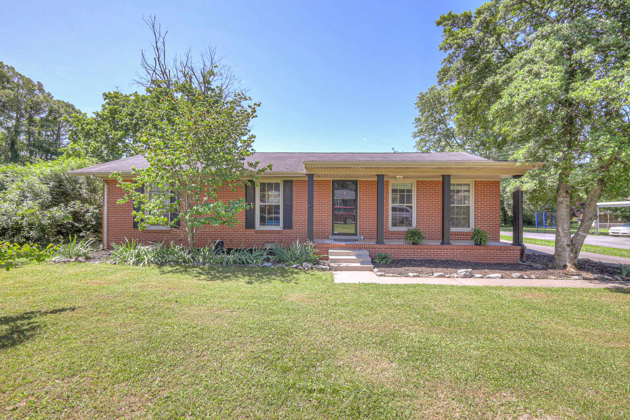1111 Greenhill St