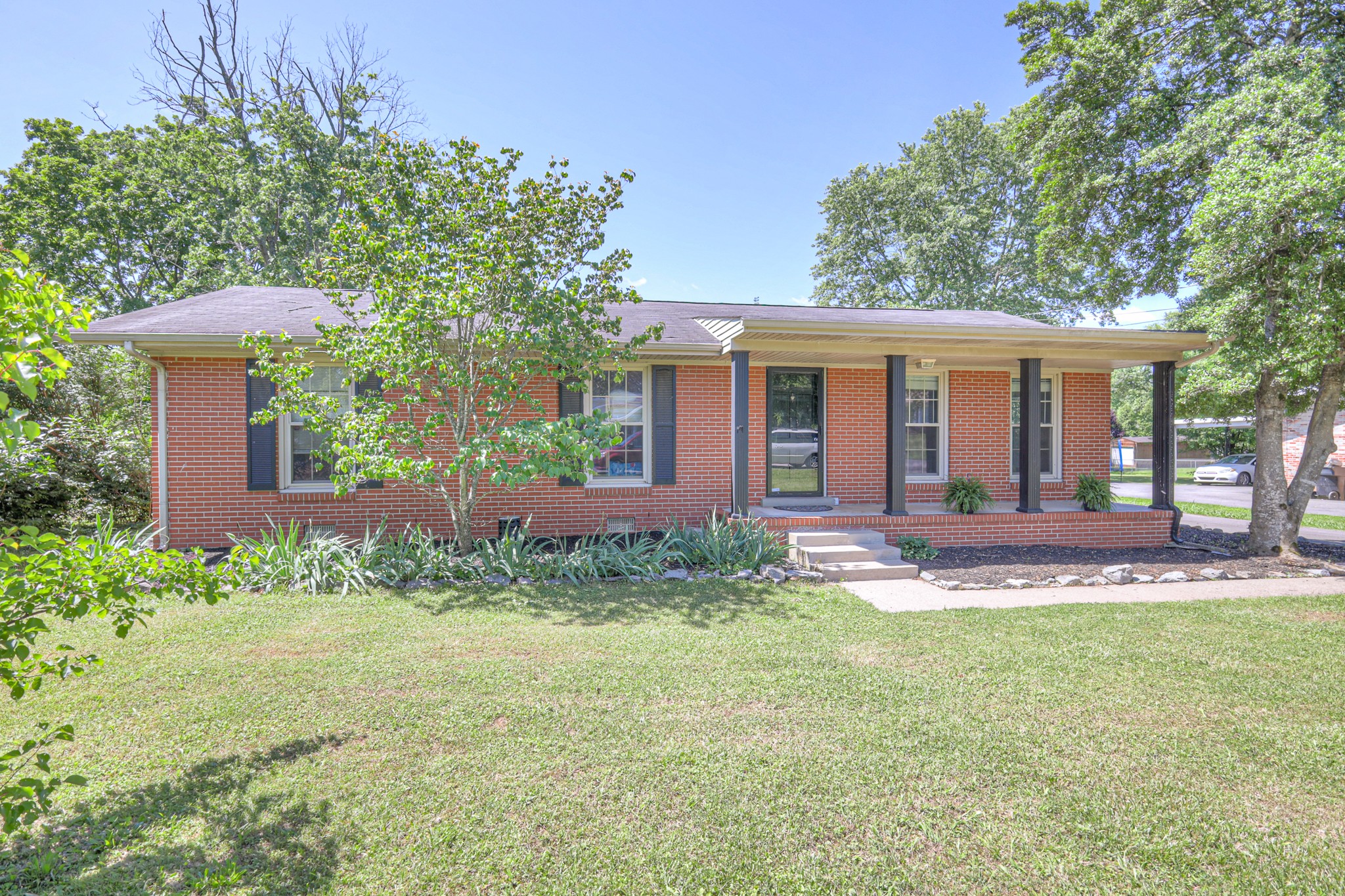 1111 Greenhill St
