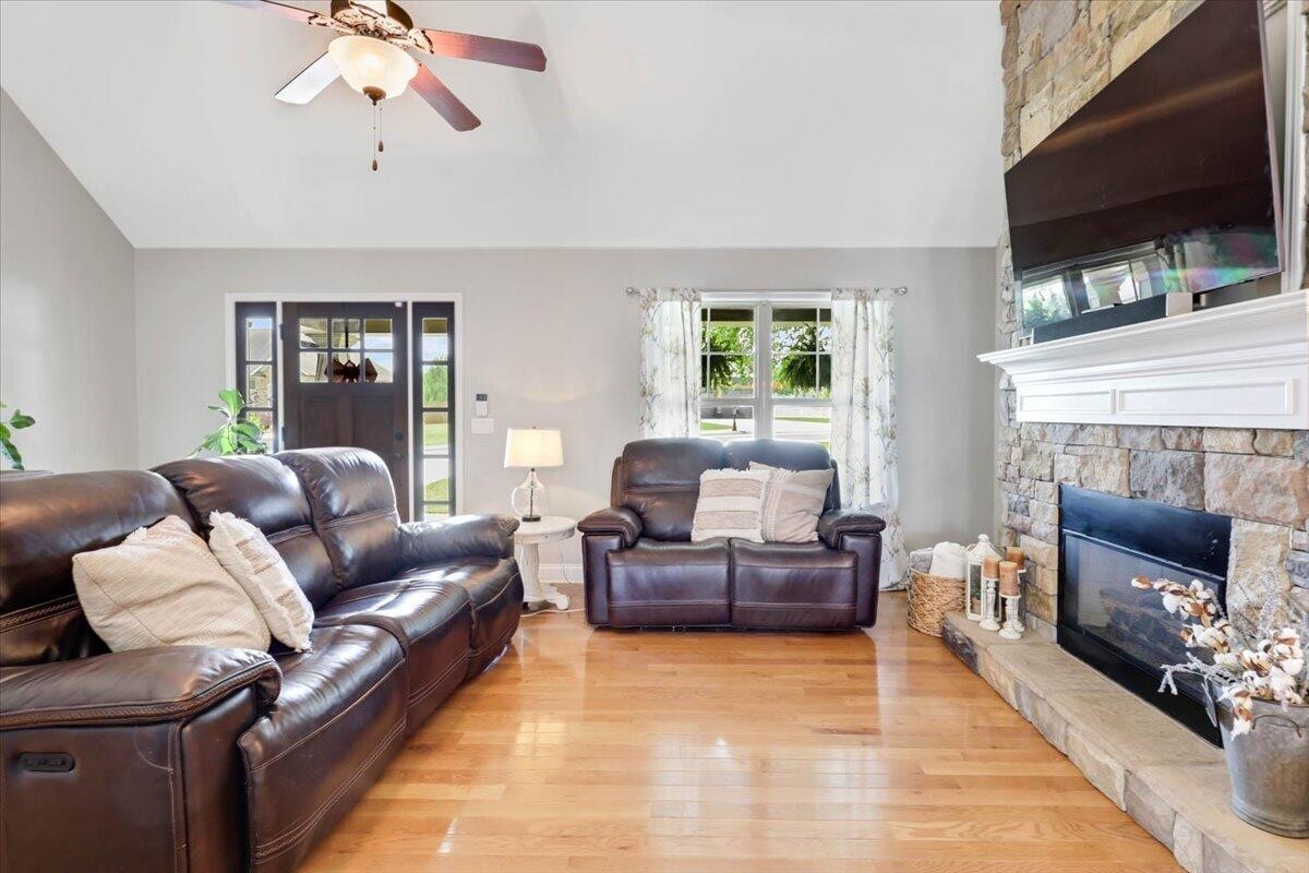 37 Bur Oak Drive