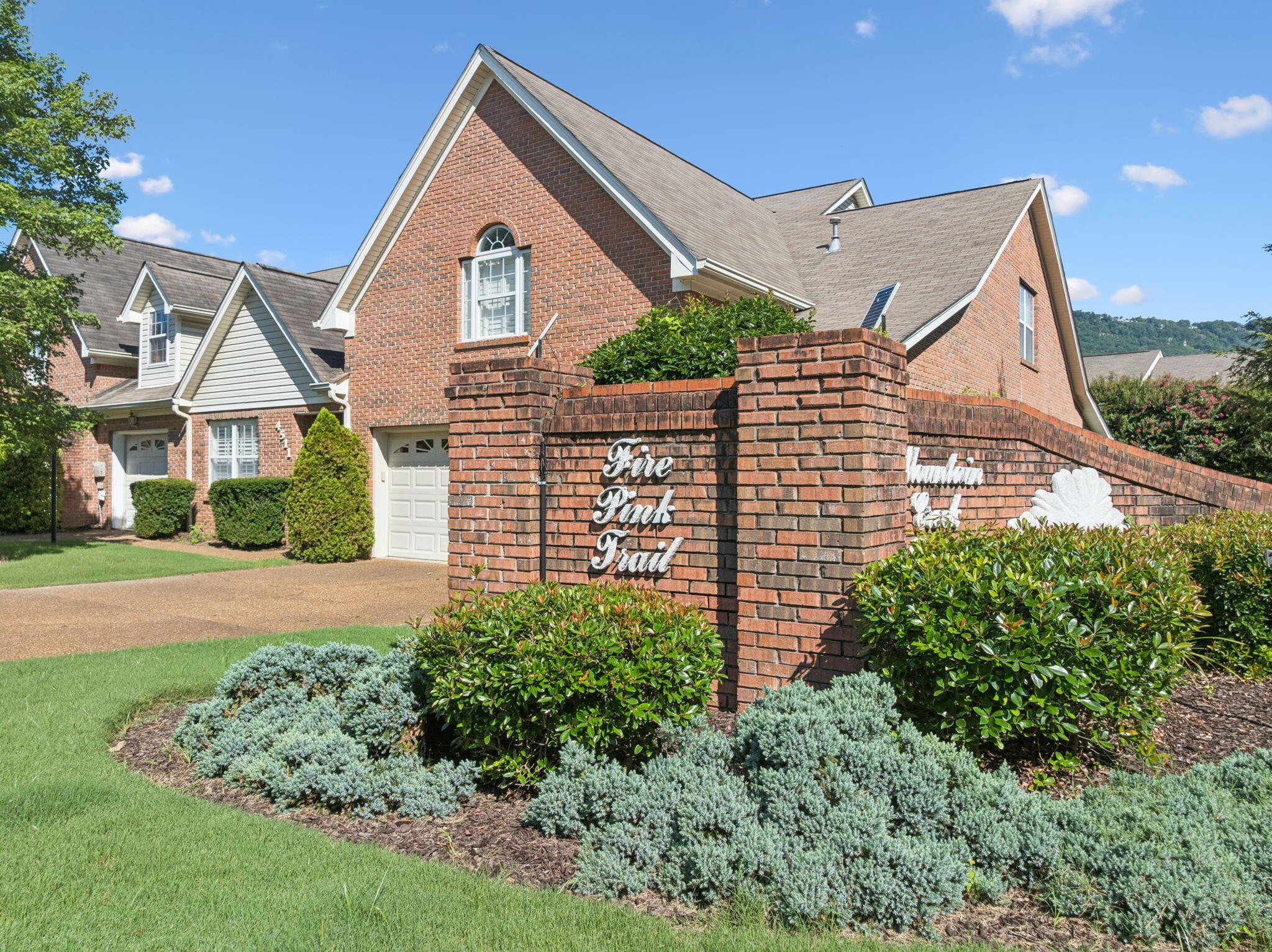 4550 Fire Pink Trail
