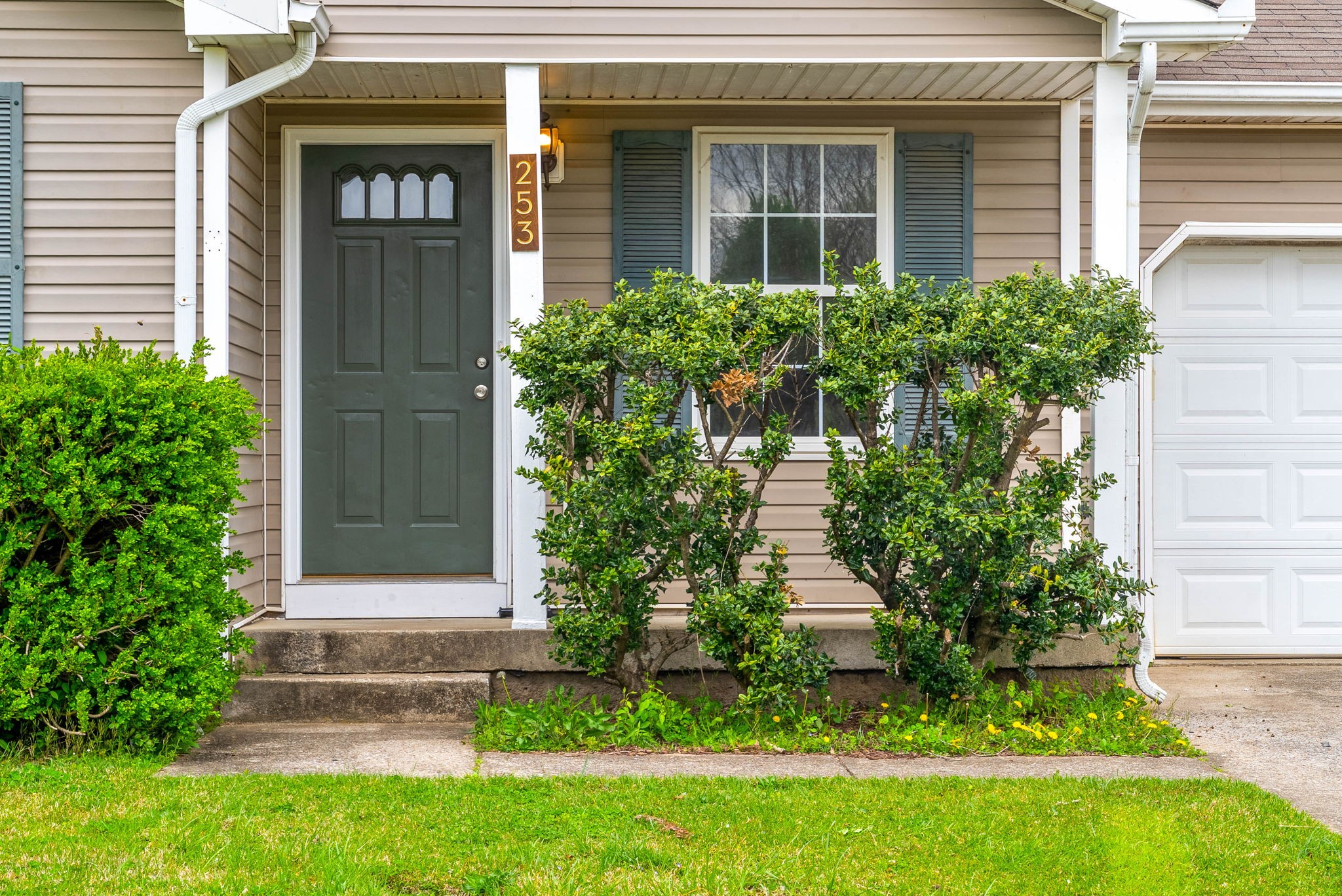 253 Golden Pond Ave