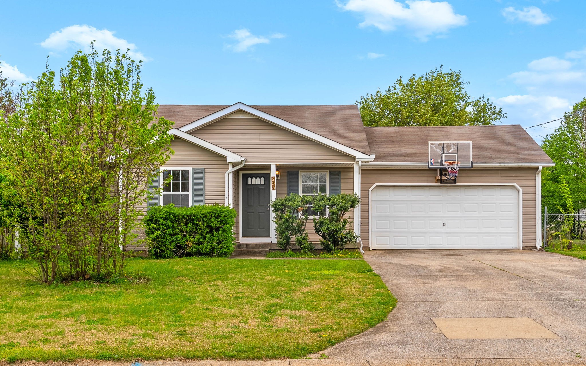 253 Golden Pond Ave