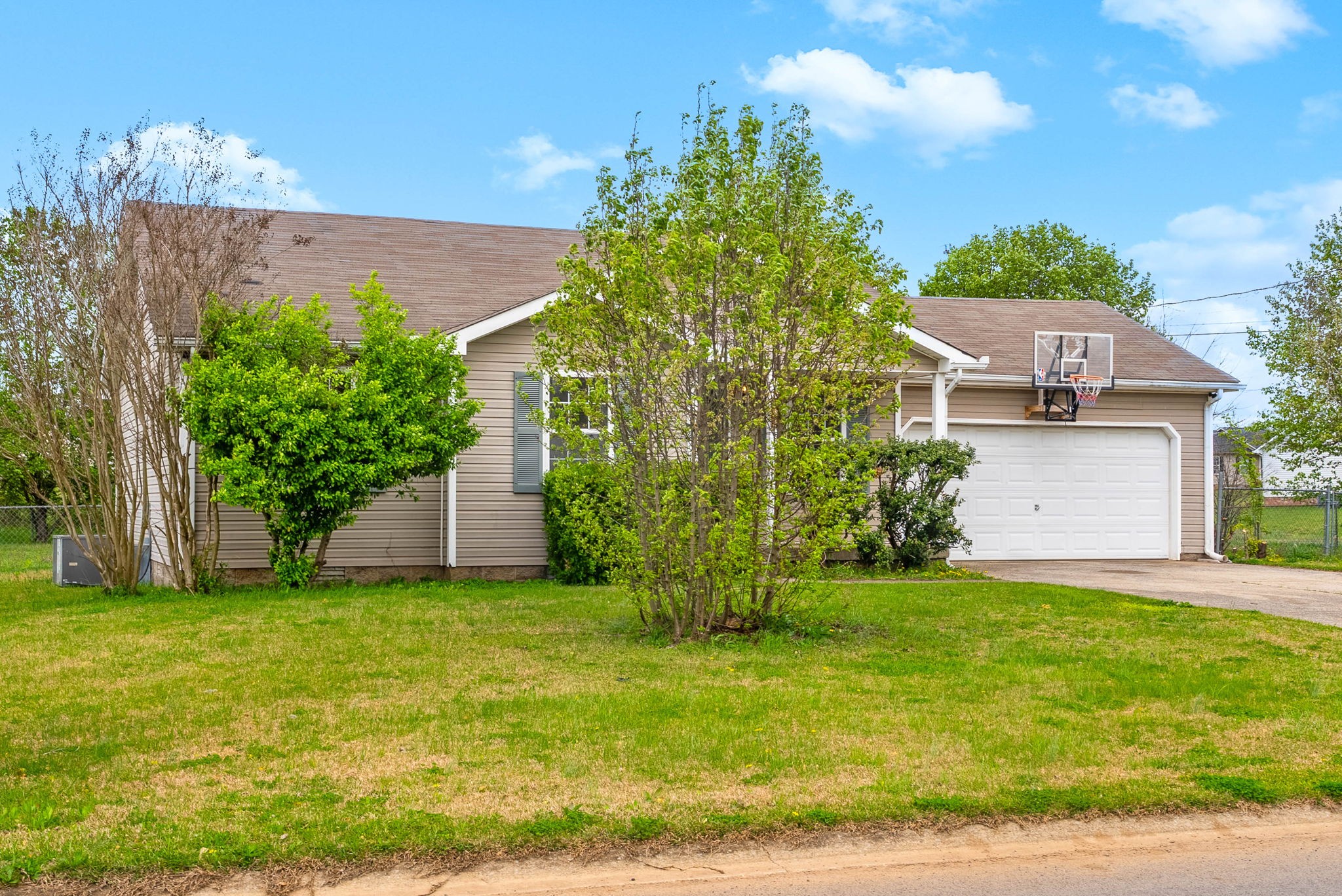 253 Golden Pond Ave