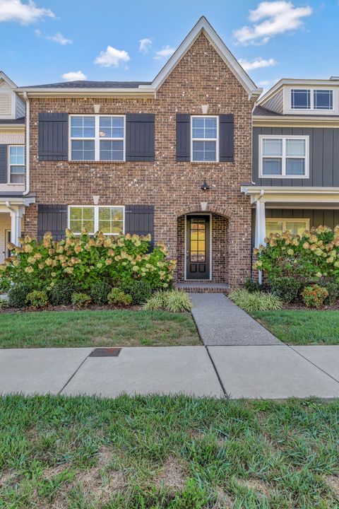 988 Cherry Grove Dr Hendersonville TN 37075