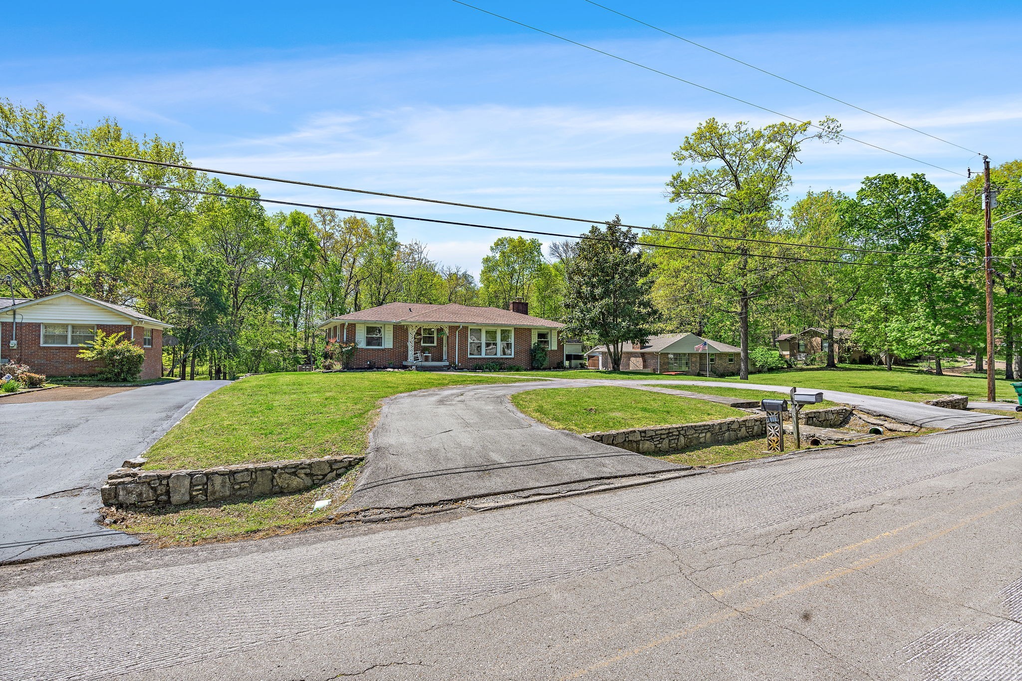 1618 Woodside Dr