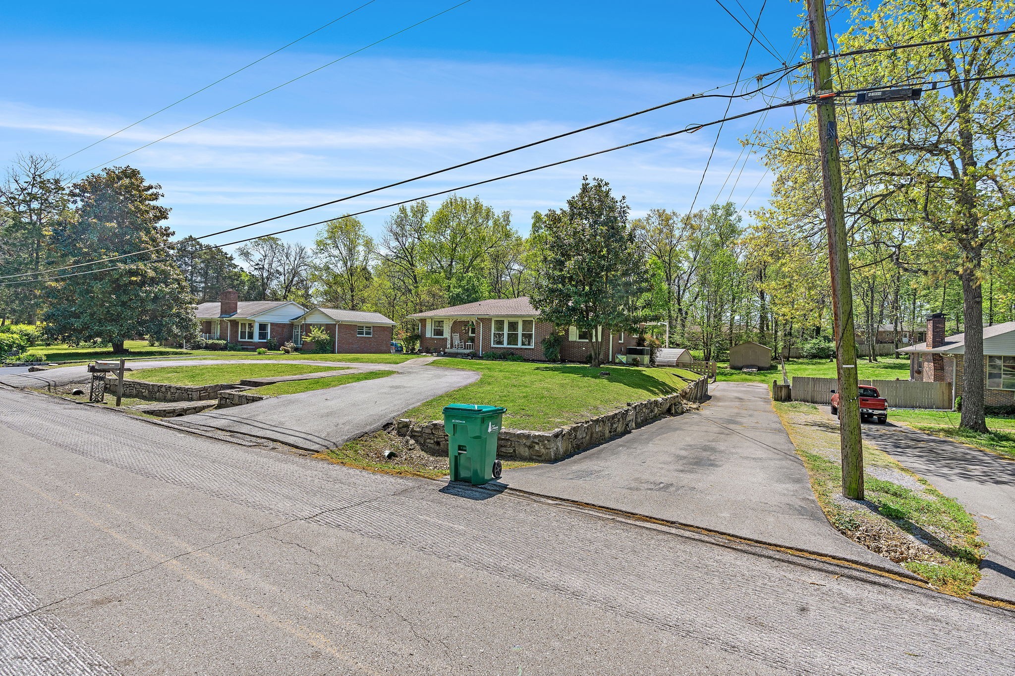 1618 Woodside Dr