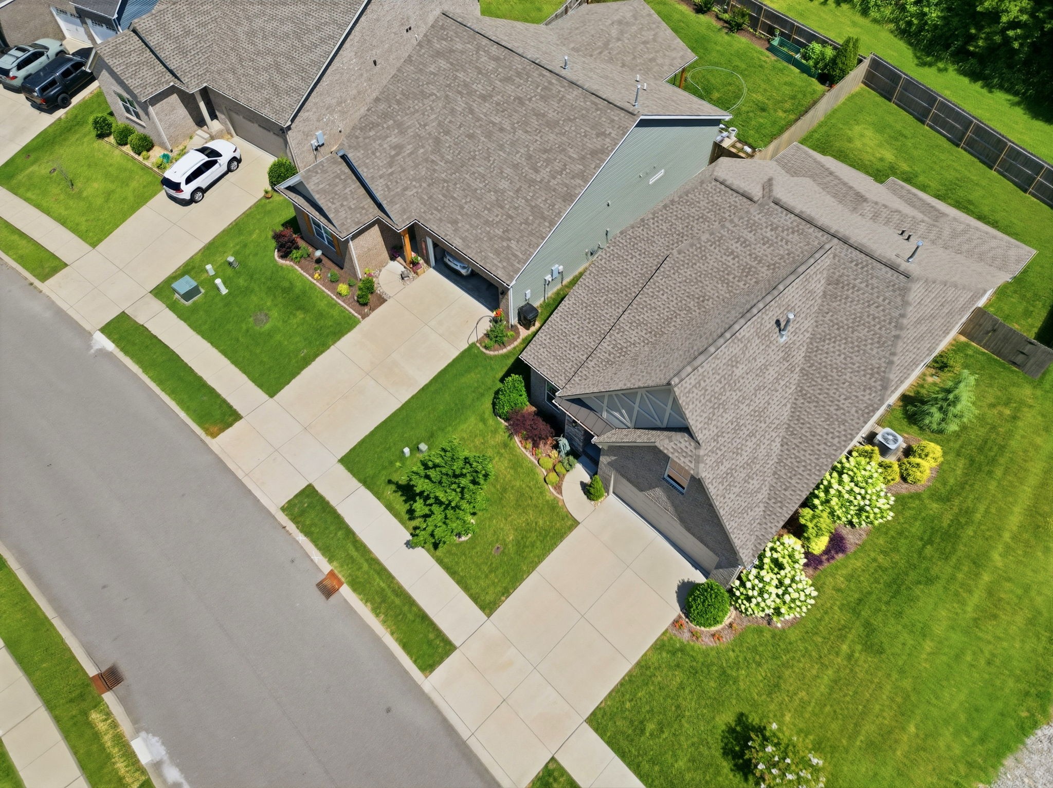 1076 Westgate Dr - Photo 2