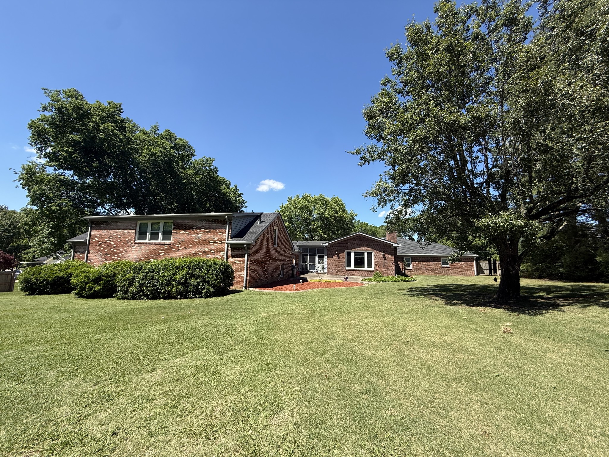 1206 Holly Hill Dr